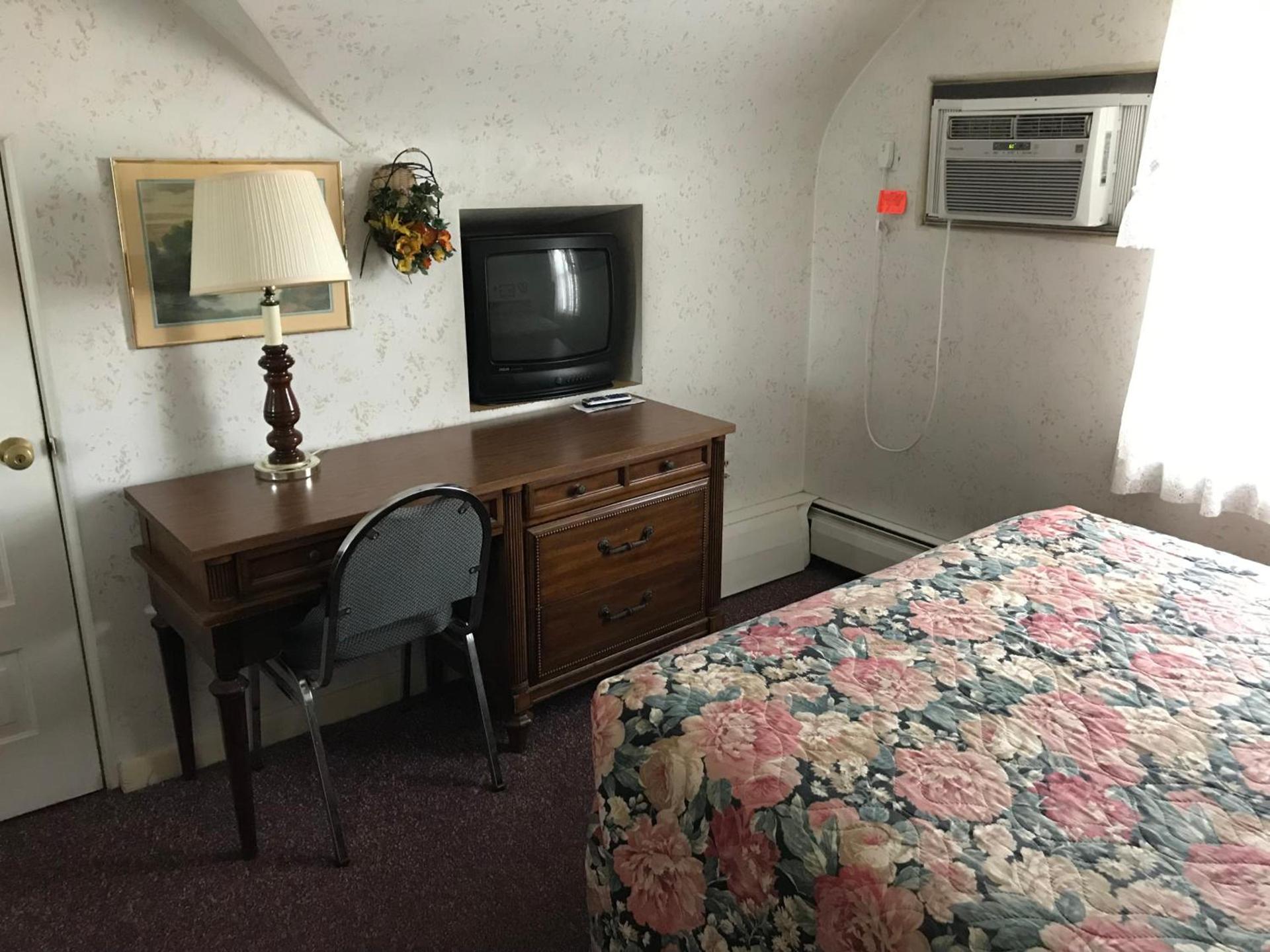 Simmons Motel and Suites photo 49