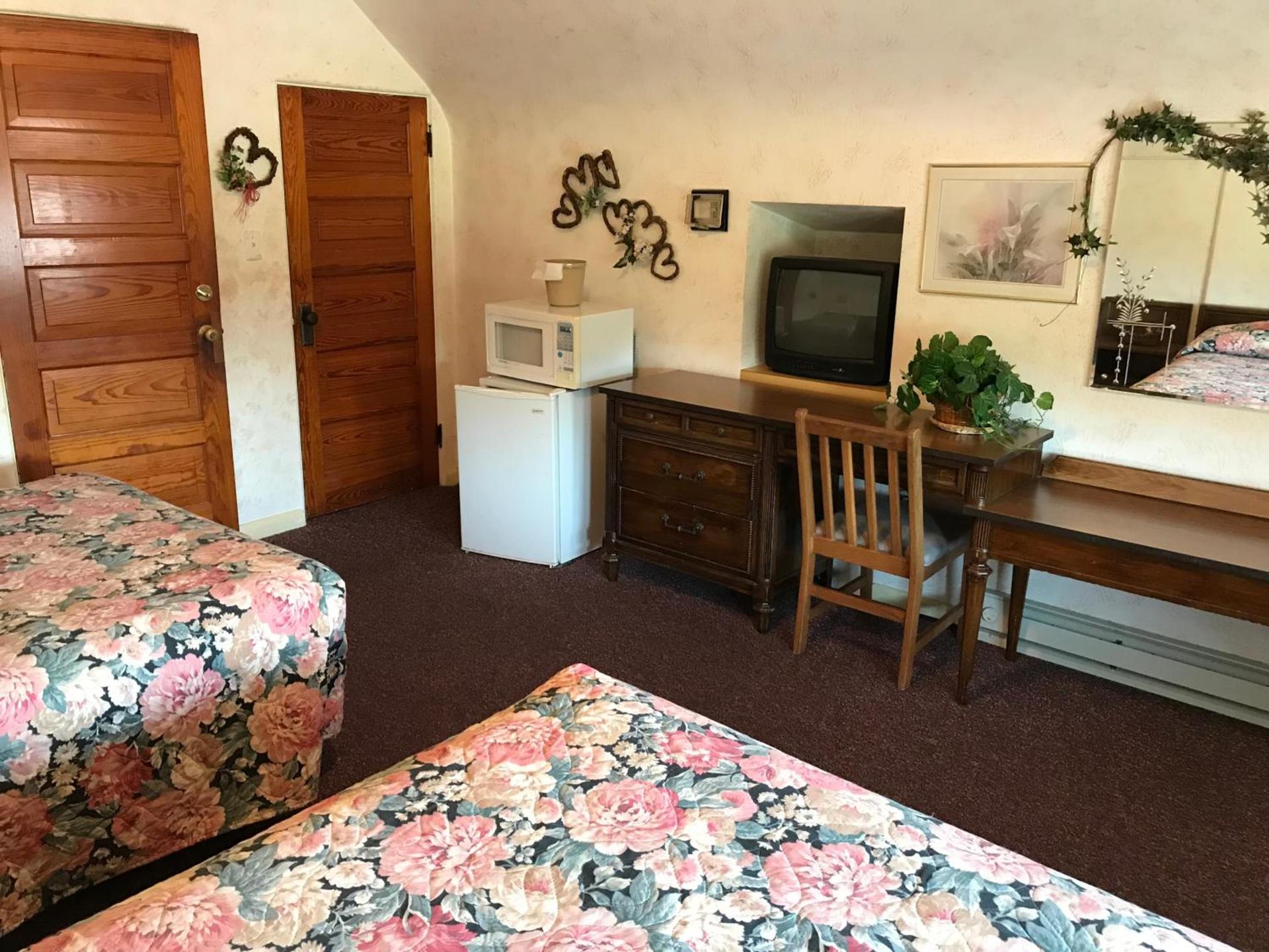 Simmons Motel and Suites photo 47