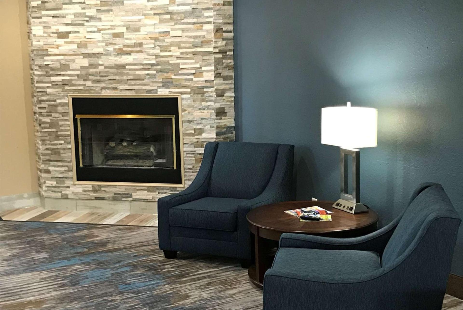 AmericInn by Wyndham Prairie du Chien photo 44