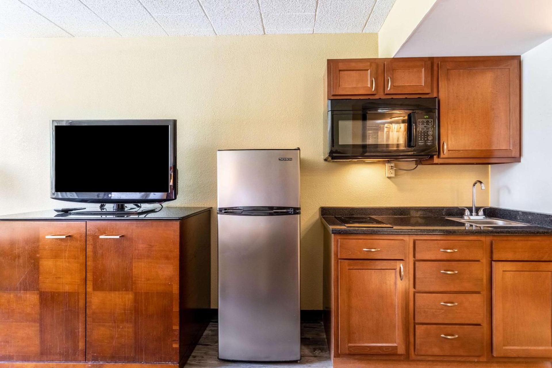 Americas Best Value Inn Fredonia NY photo 14