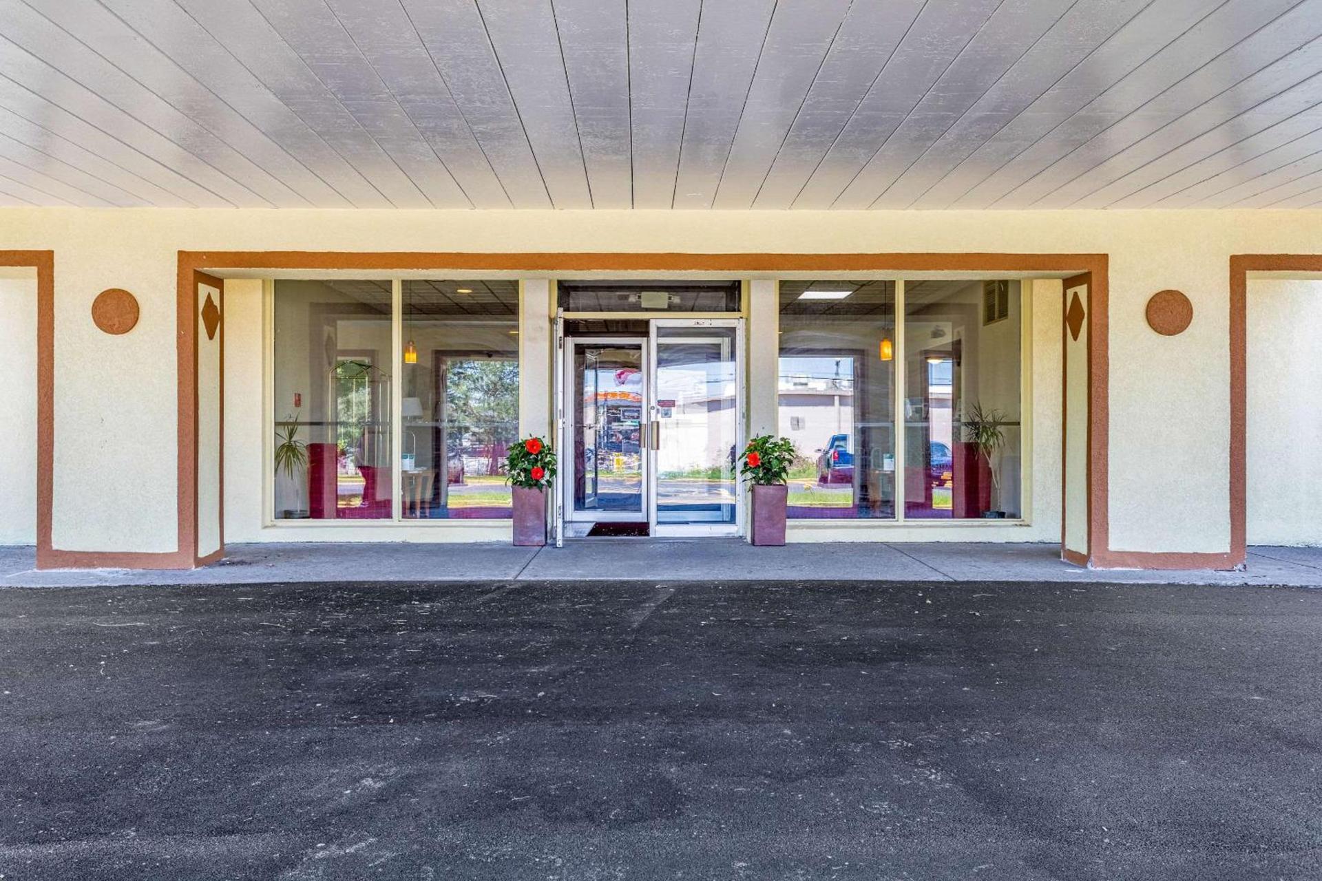 Americas Best Value Inn Fredonia NY photo 3