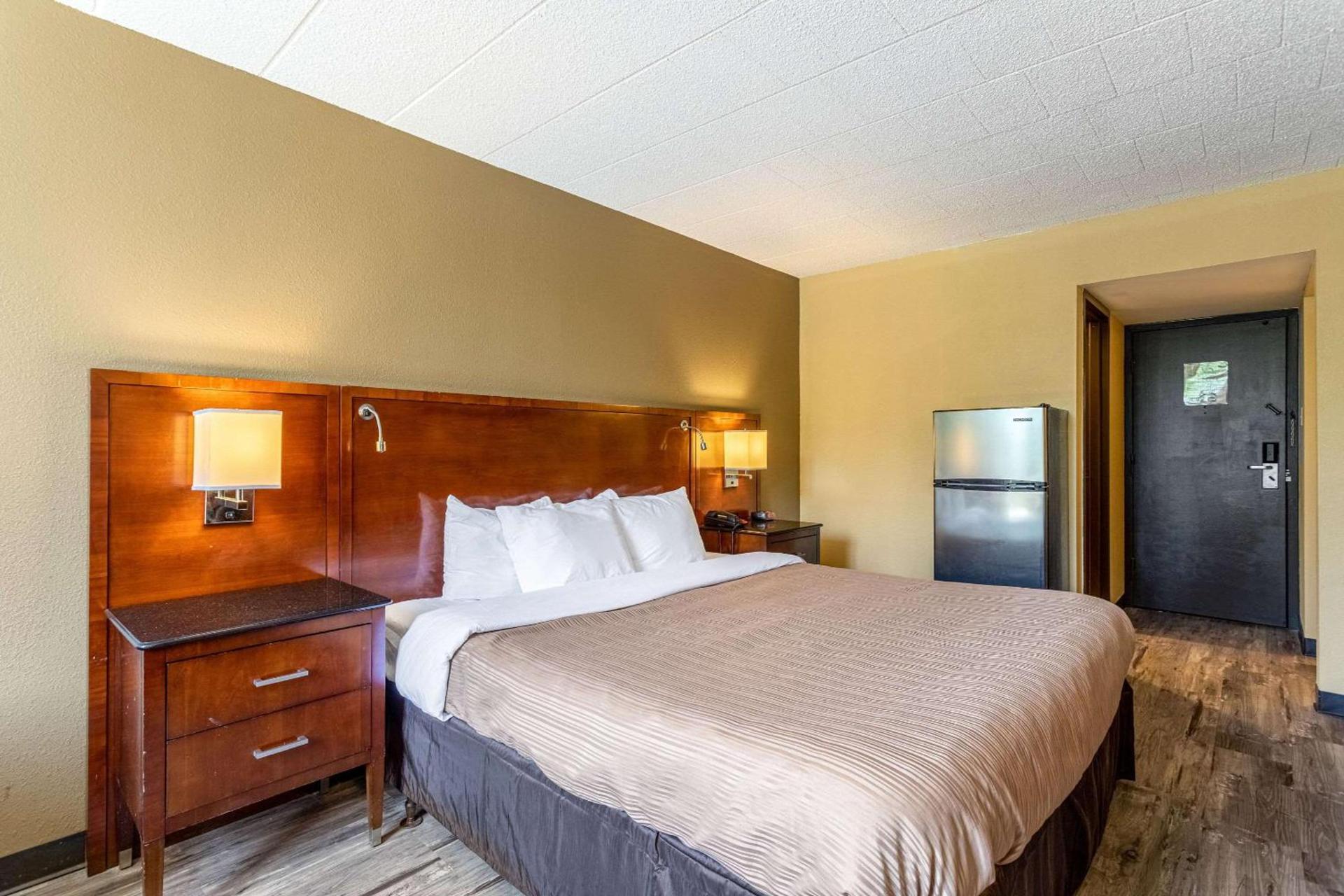 Americas Best Value Inn Fredonia NY photo 11