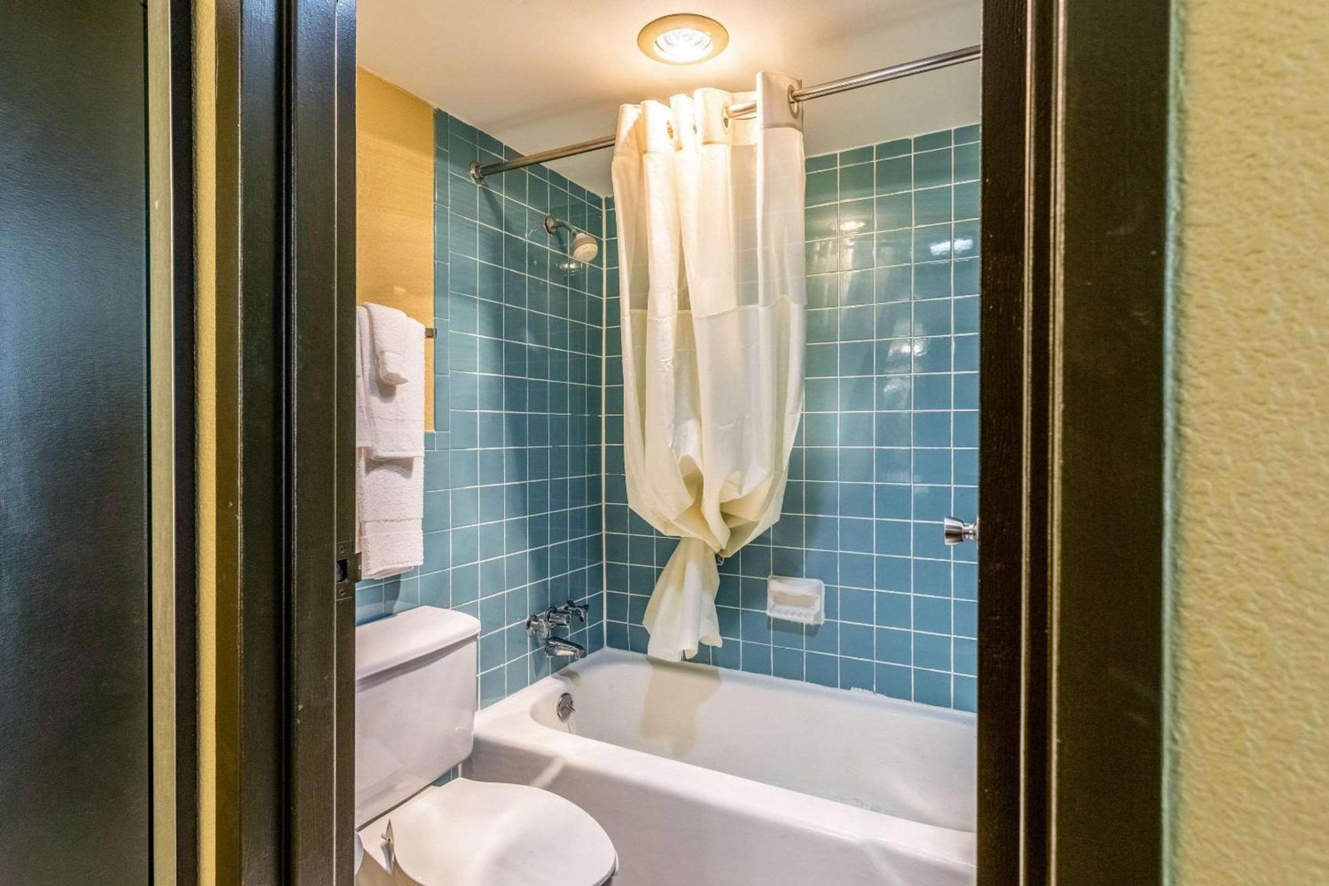 Americas Best Value Inn Fredonia NY photo 18