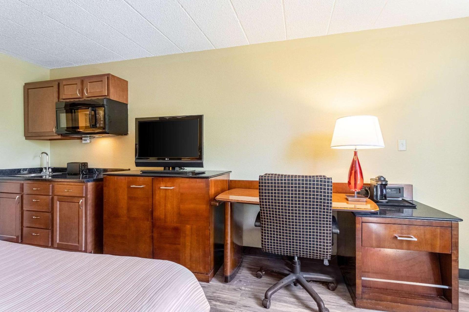 Americas Best Value Inn Fredonia NY photo 12