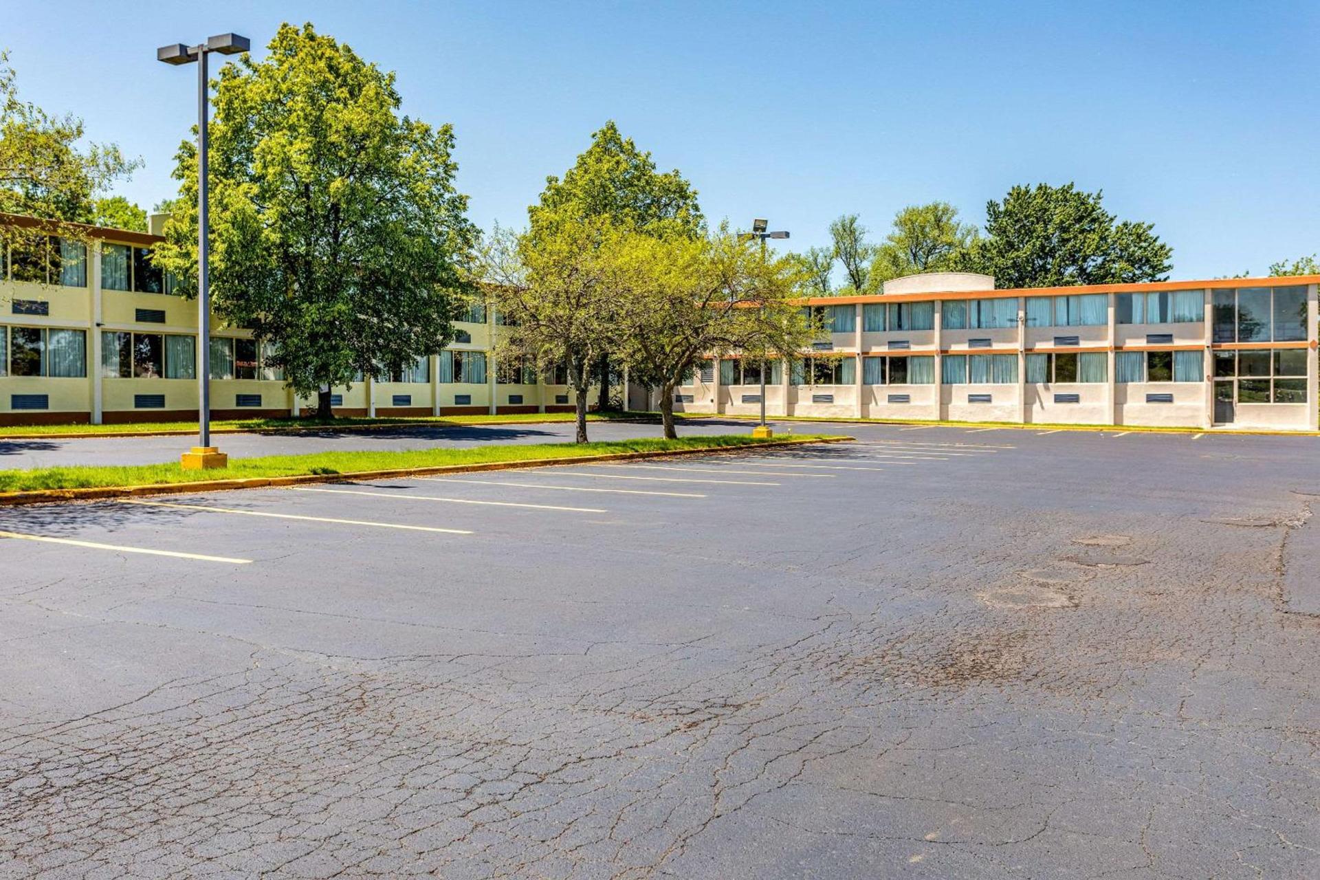 Americas Best Value Inn Fredonia NY photo 30