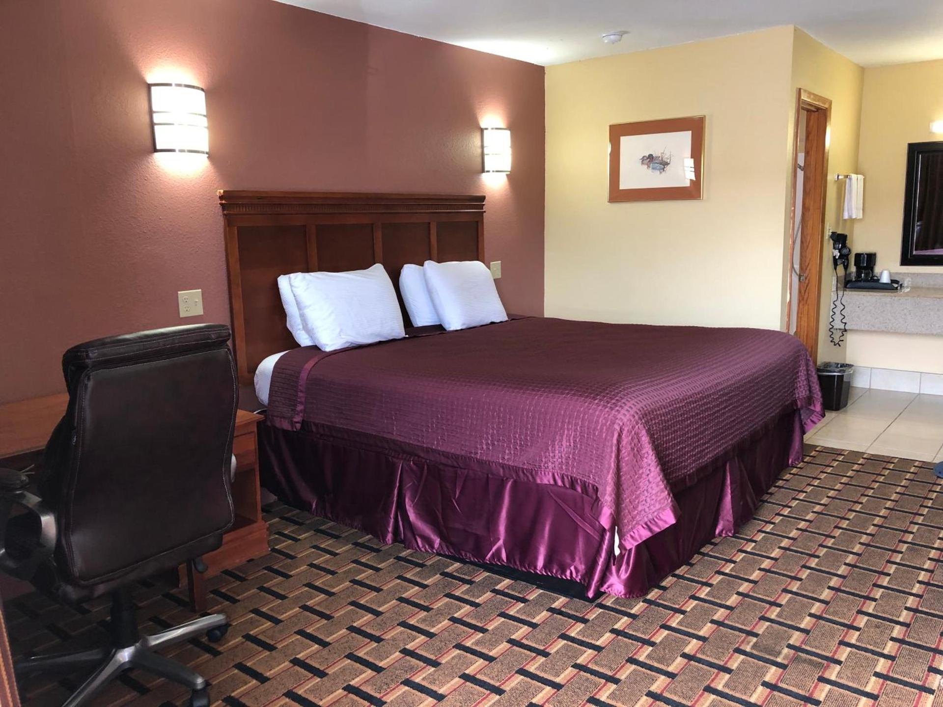 Americas Best Value Inn-Indianola photo 12
