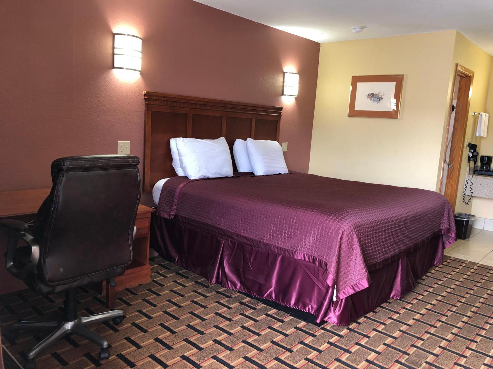 Americas Best Value Inn-Indianola photo 11