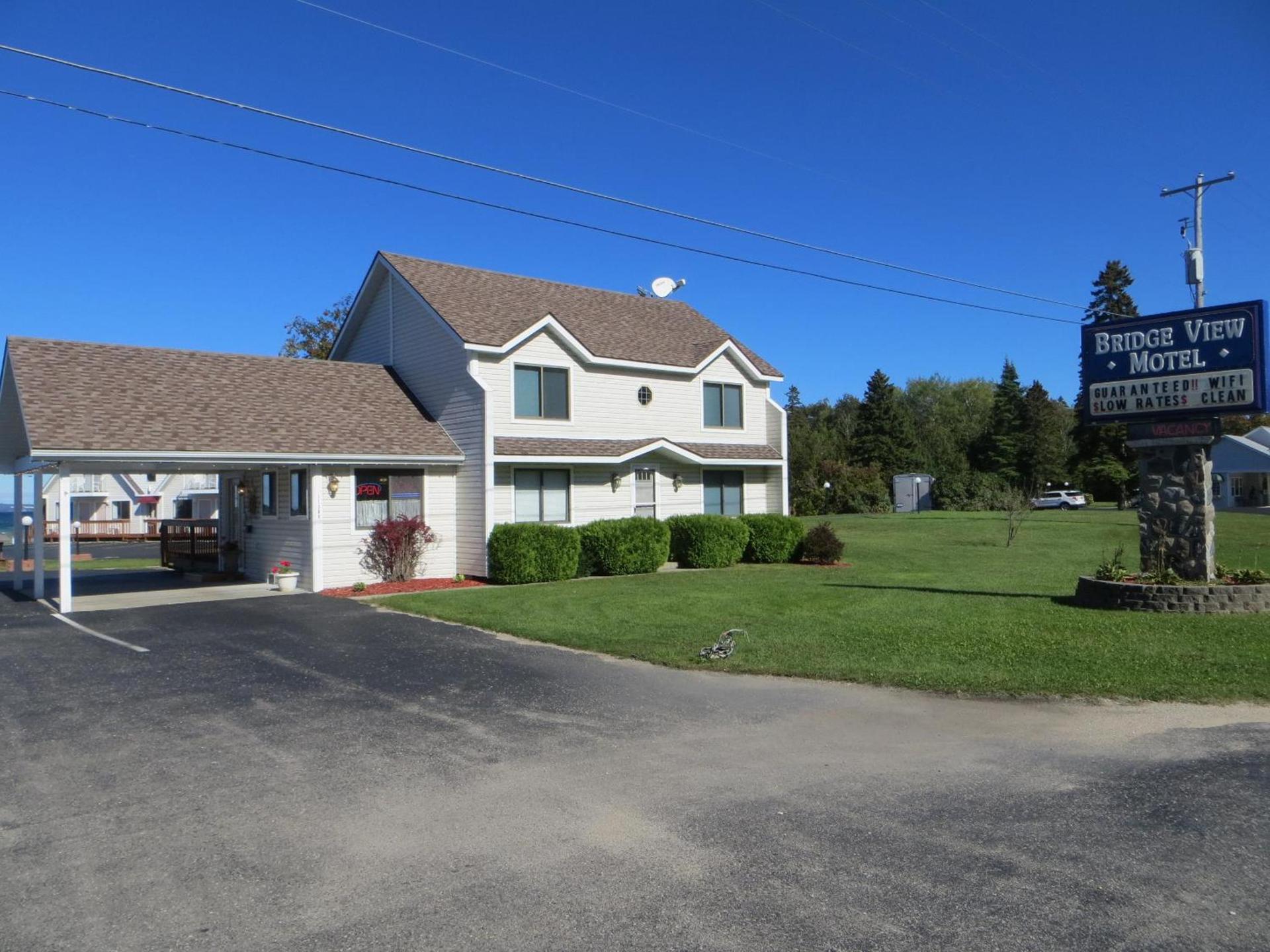 Bridgeview Motel photo 11