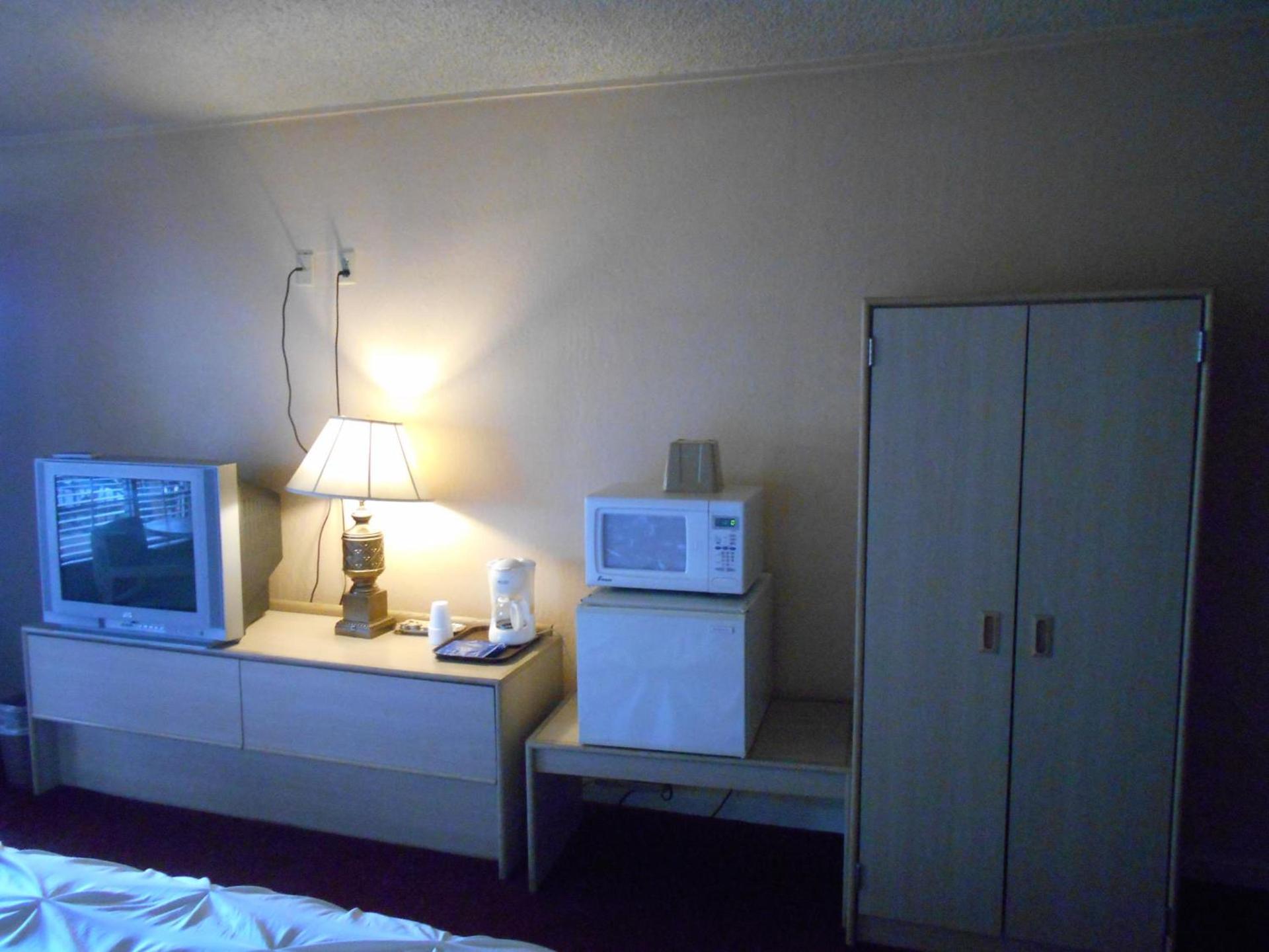Victorian Inn photo 23
