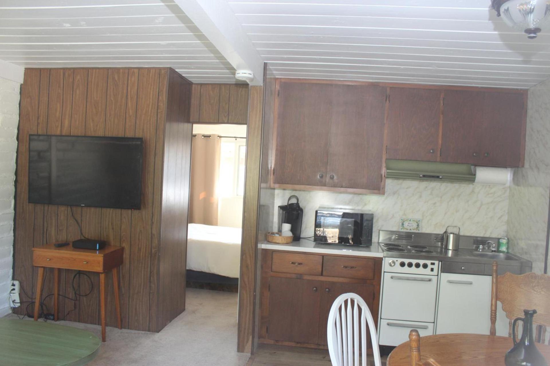 Little European Lodge photo 38