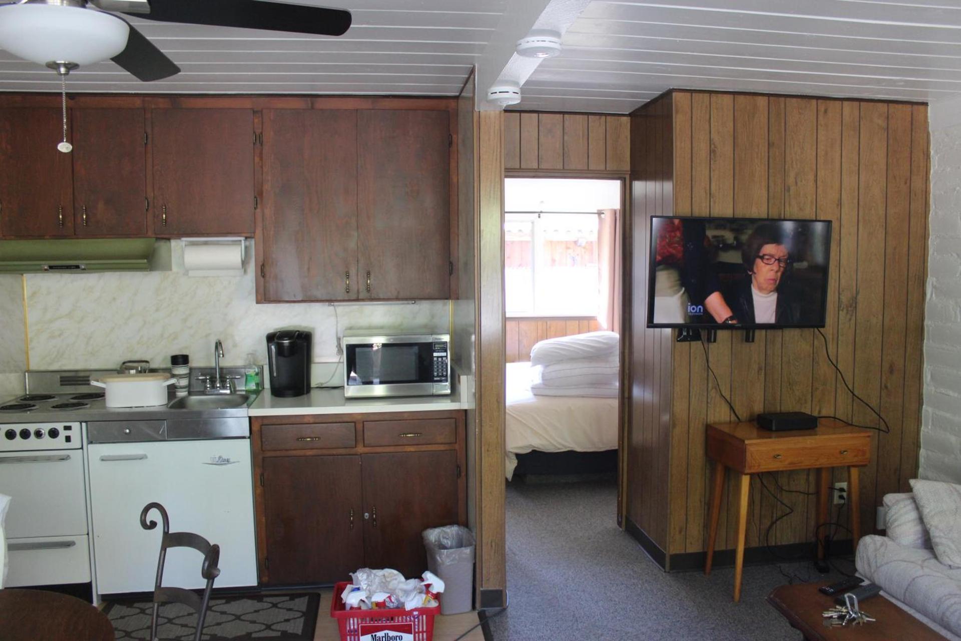 Little European Lodge photo 34