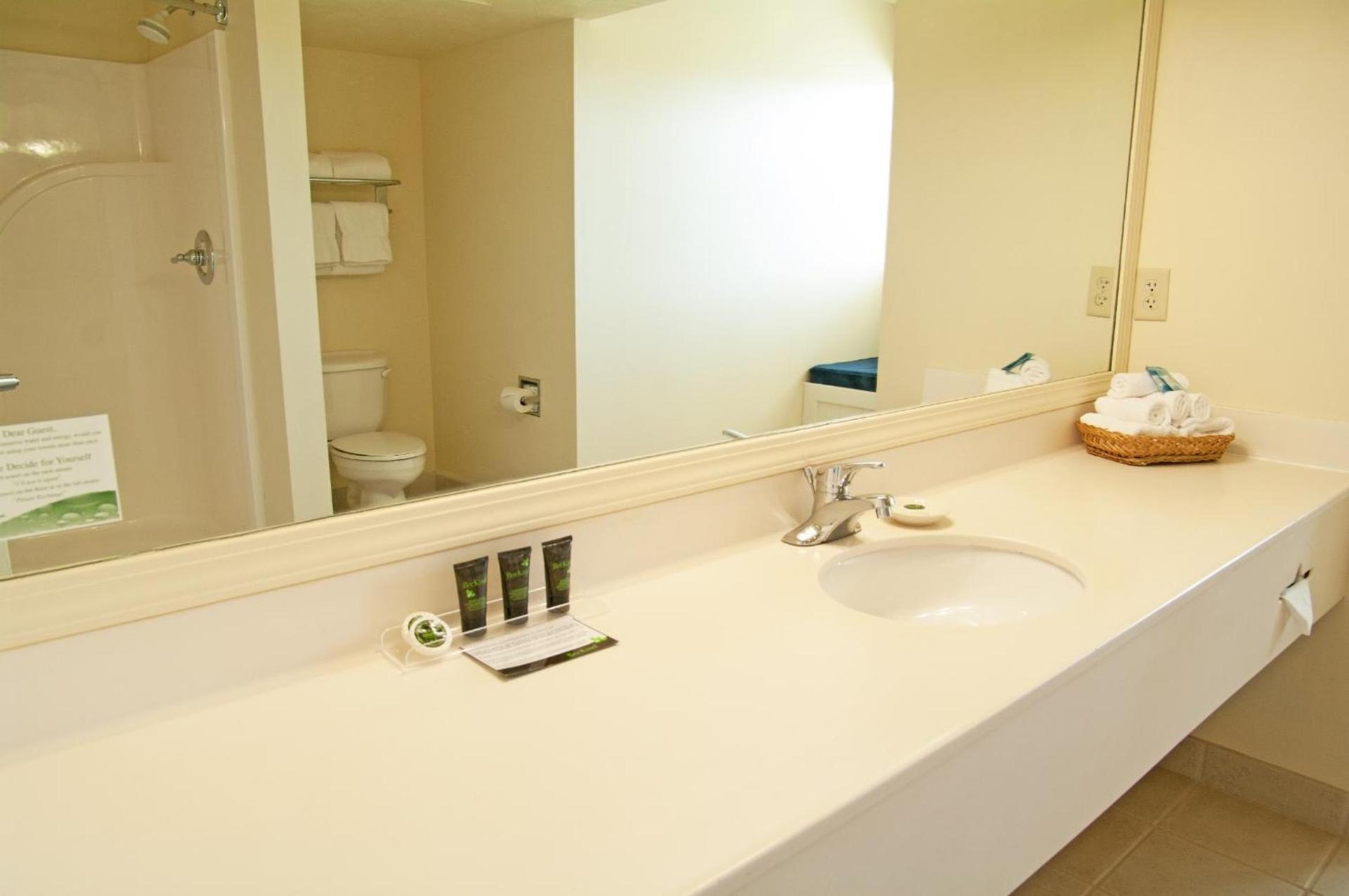 Cherry Tree Inn & Suites photo 14