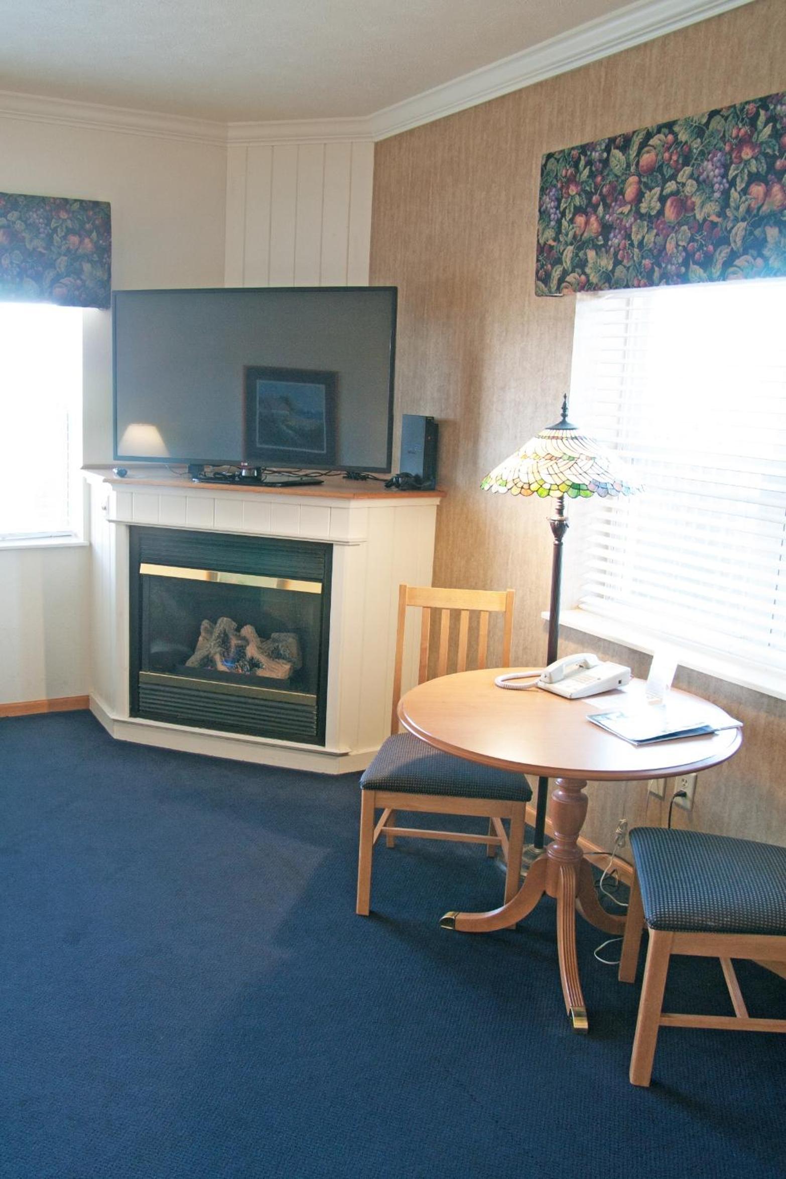Cherry Tree Inn & Suites photo 10