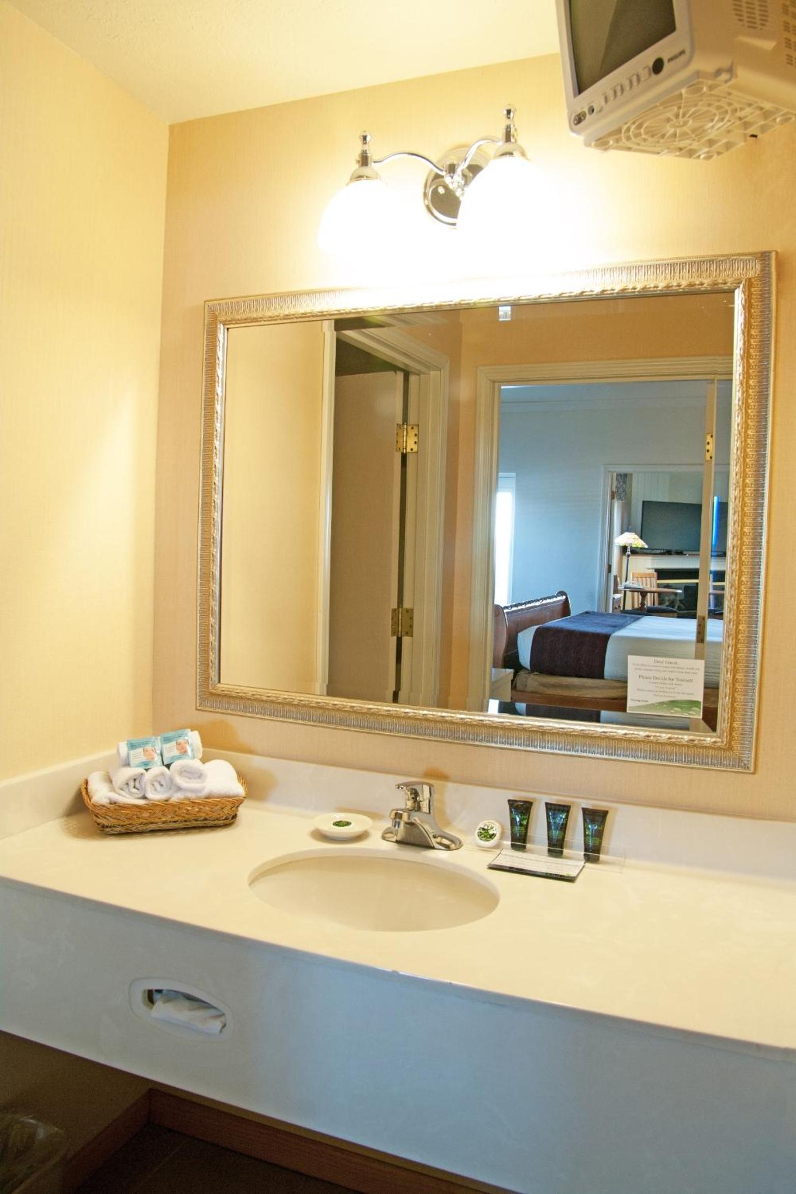 Cherry Tree Inn & Suites photo 8