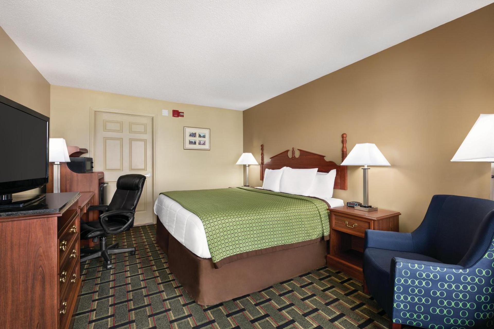 Baymont by Wyndham Warner Robins photo 47