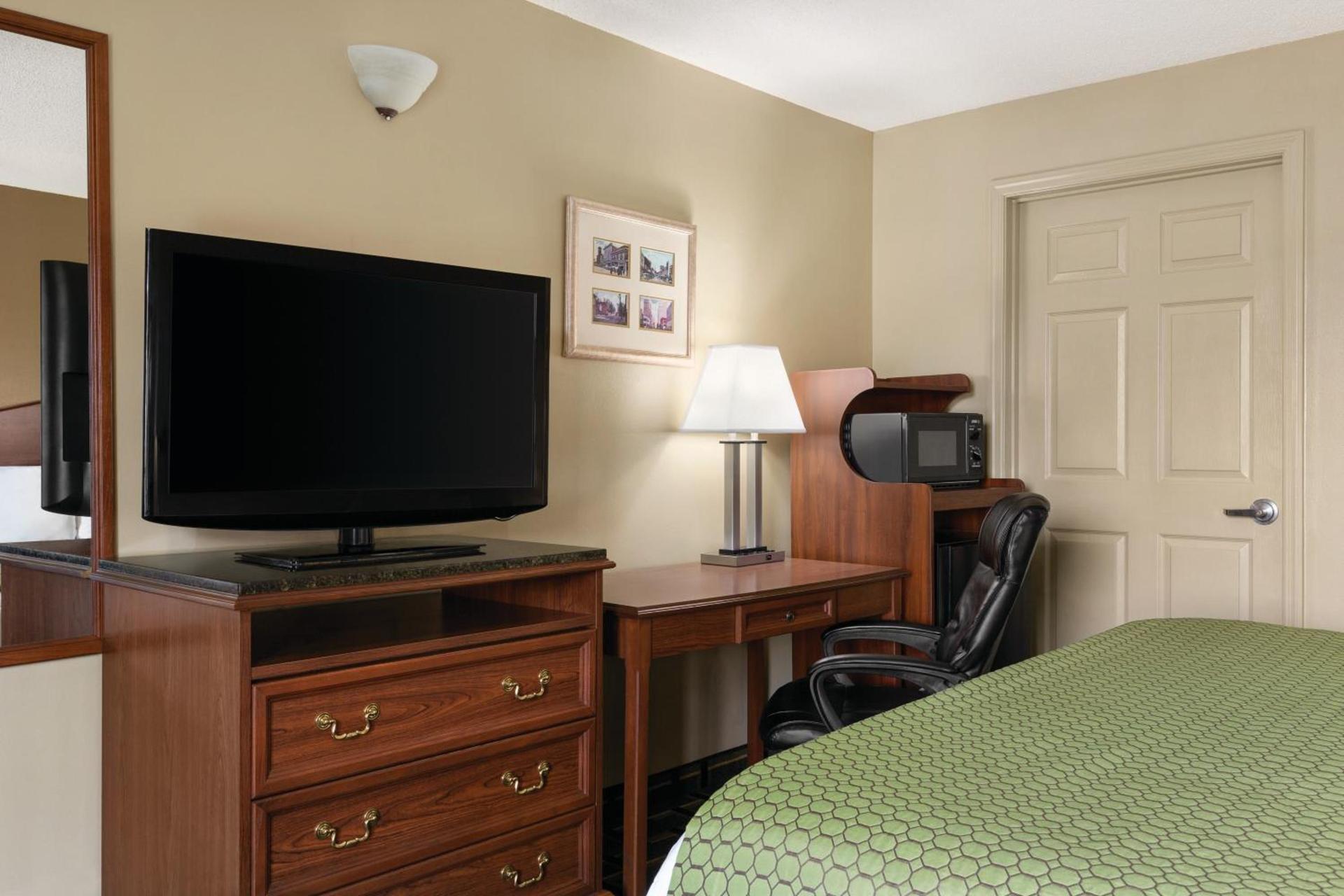 Baymont by Wyndham Warner Robins photo 46