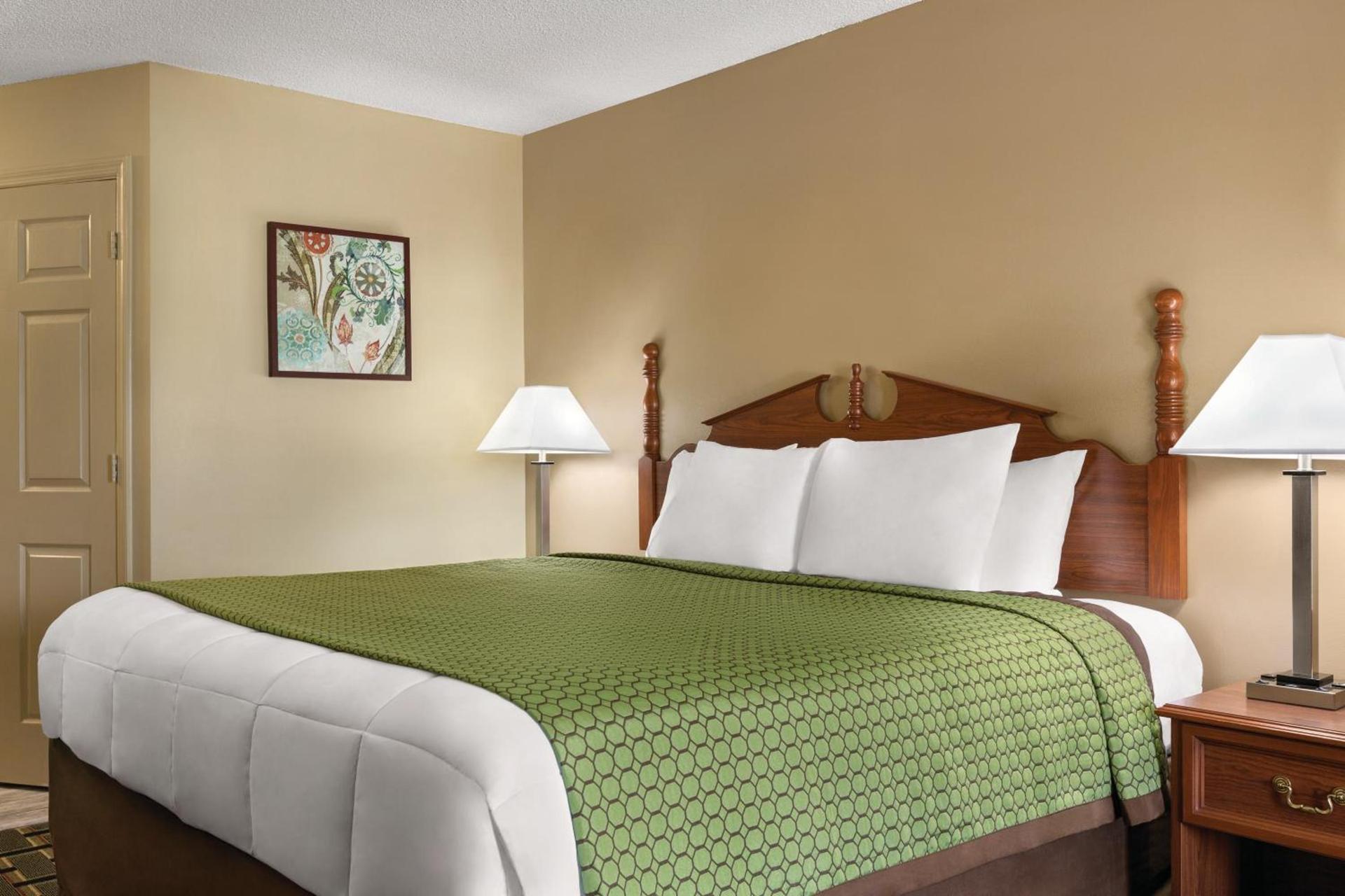 Baymont by Wyndham Warner Robins photo 33