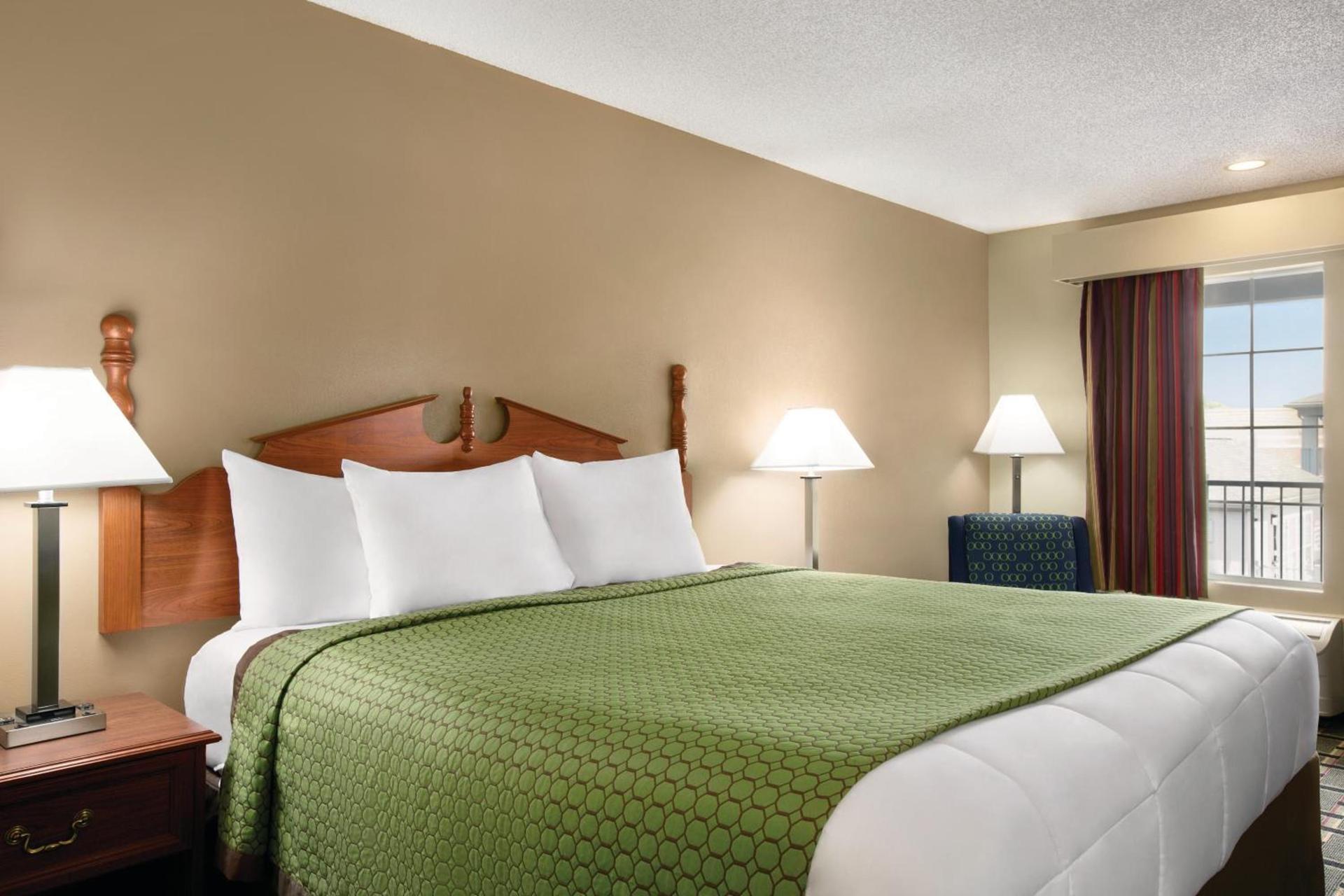 Baymont by Wyndham Warner Robins photo 43