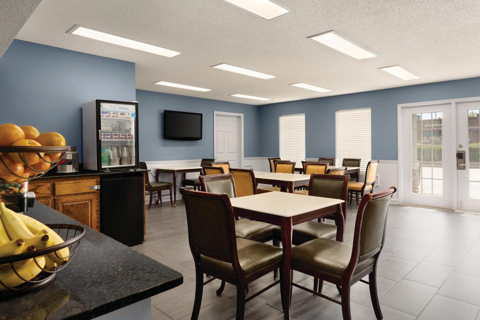 Baymont by Wyndham Warner Robins photo 41