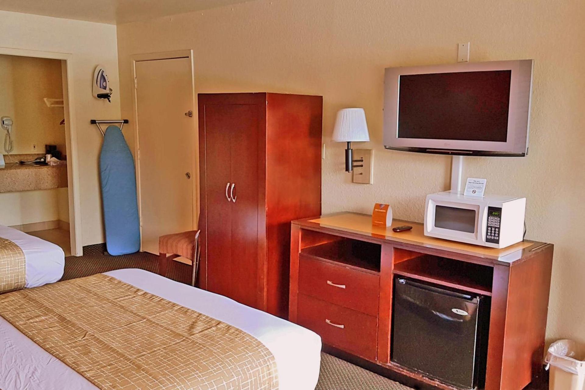 Travelodge by Wyndham Houston Hobby Airport photo 4