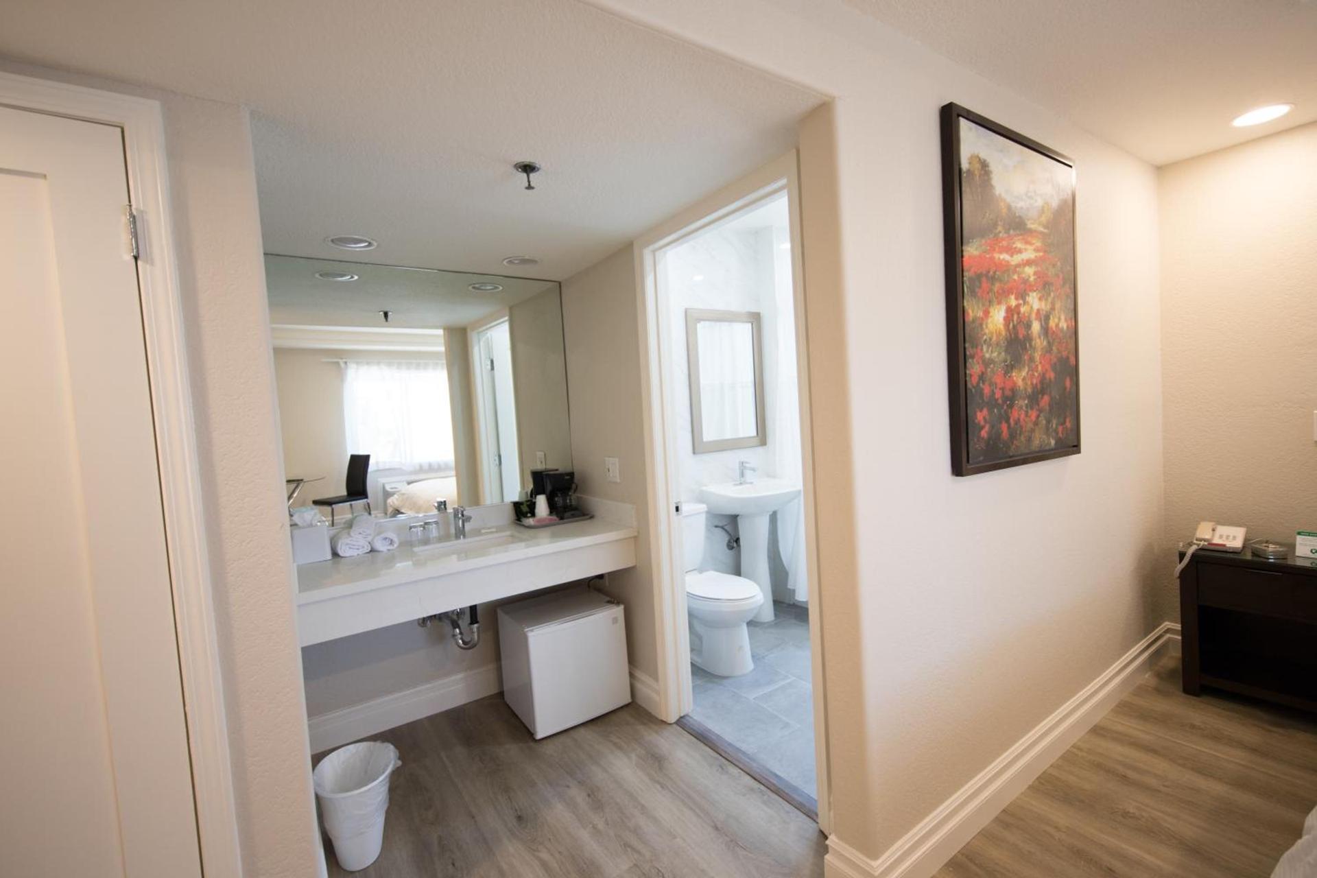 Wilshire Crest Hotel photo 9