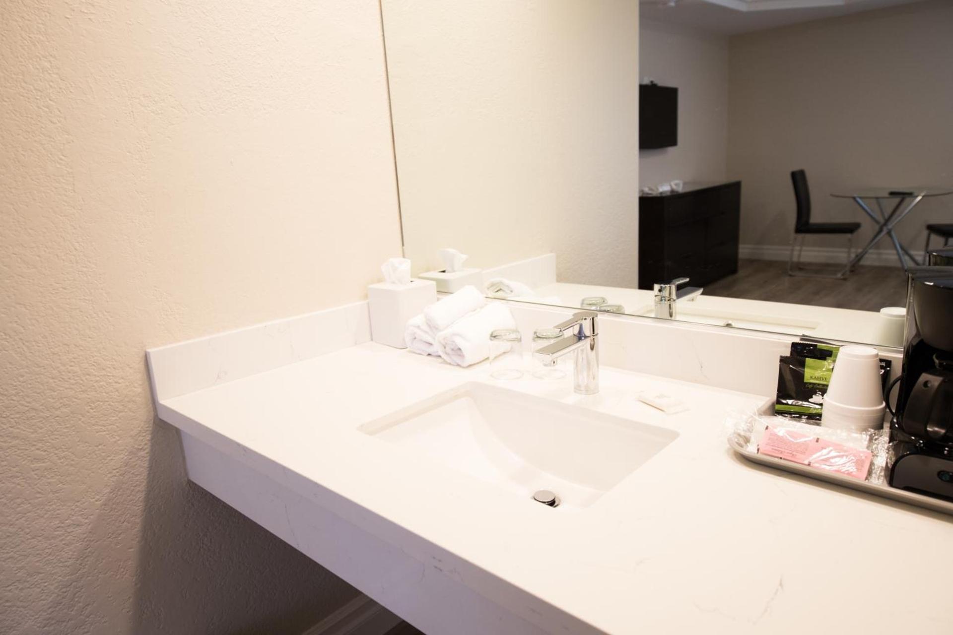 Wilshire Crest Hotel photo 10