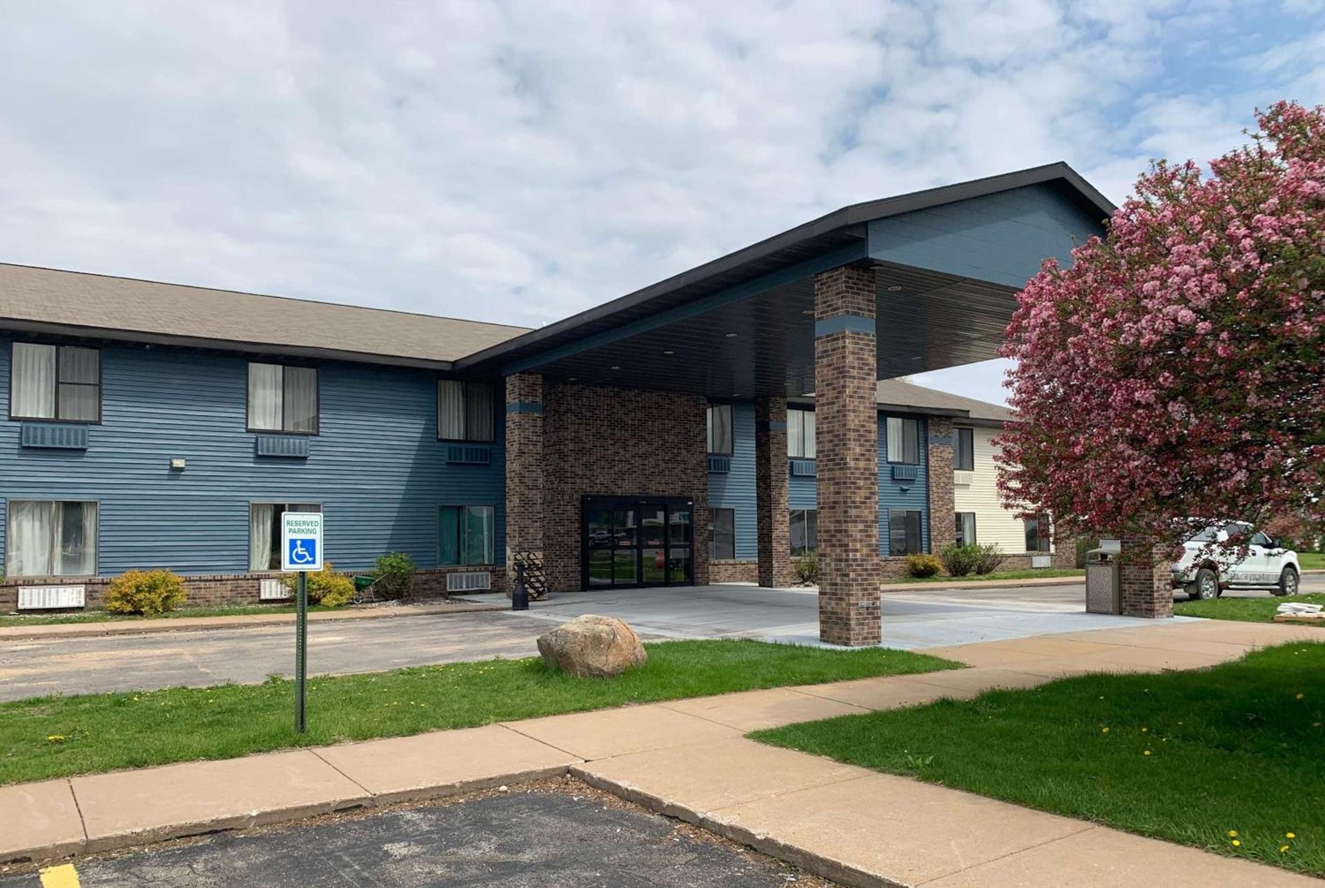 AmericInn by Wyndham Prairie du Chien photo 4