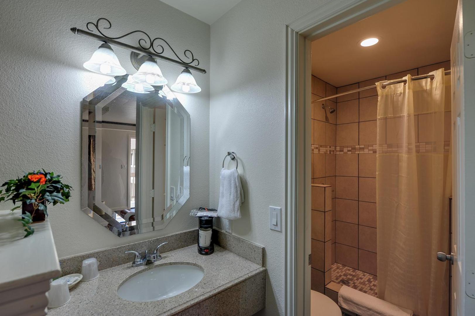 Romantic Inn & Suites photo 12
