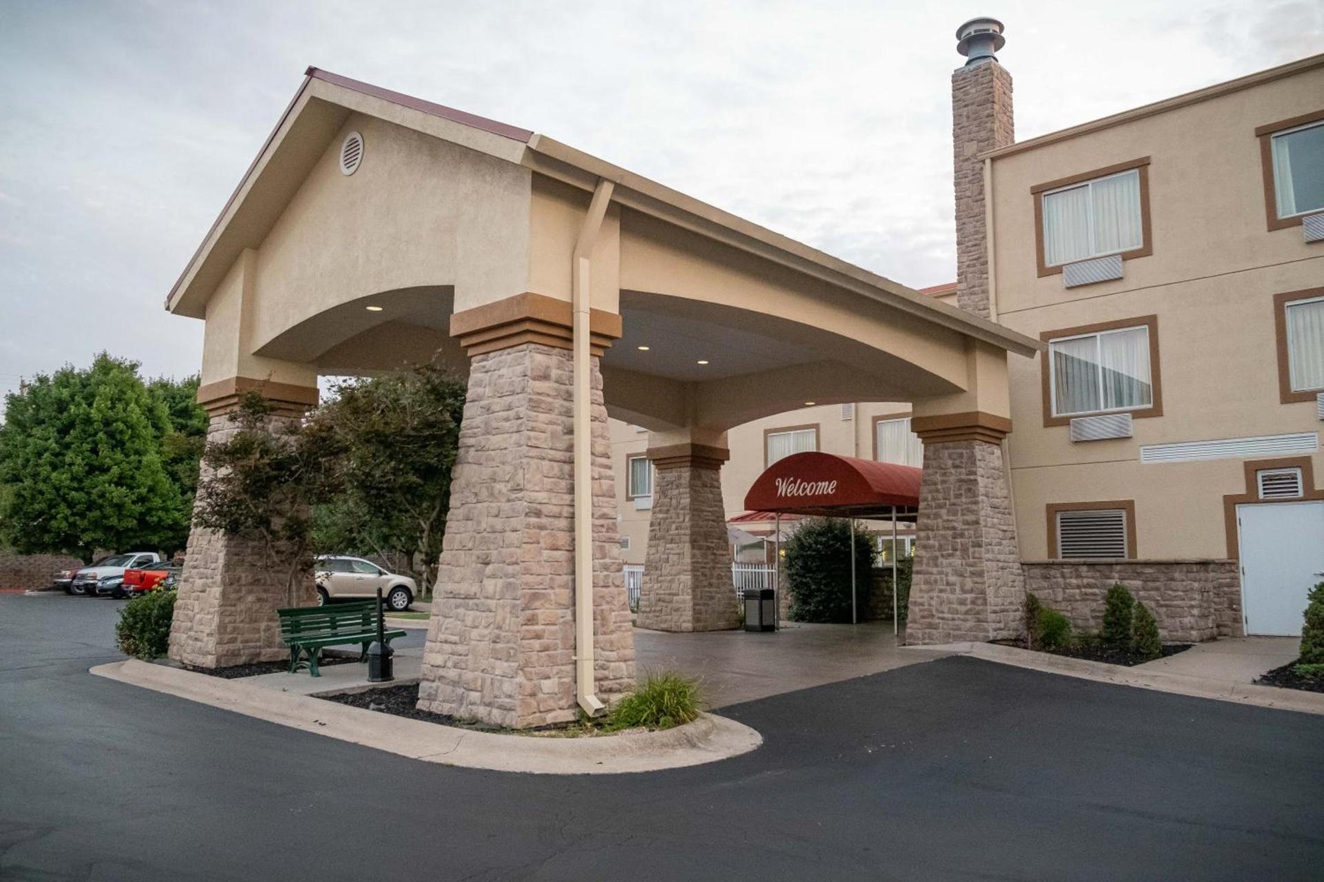 Baymont by Wyndham Springfield I-44 photo 5