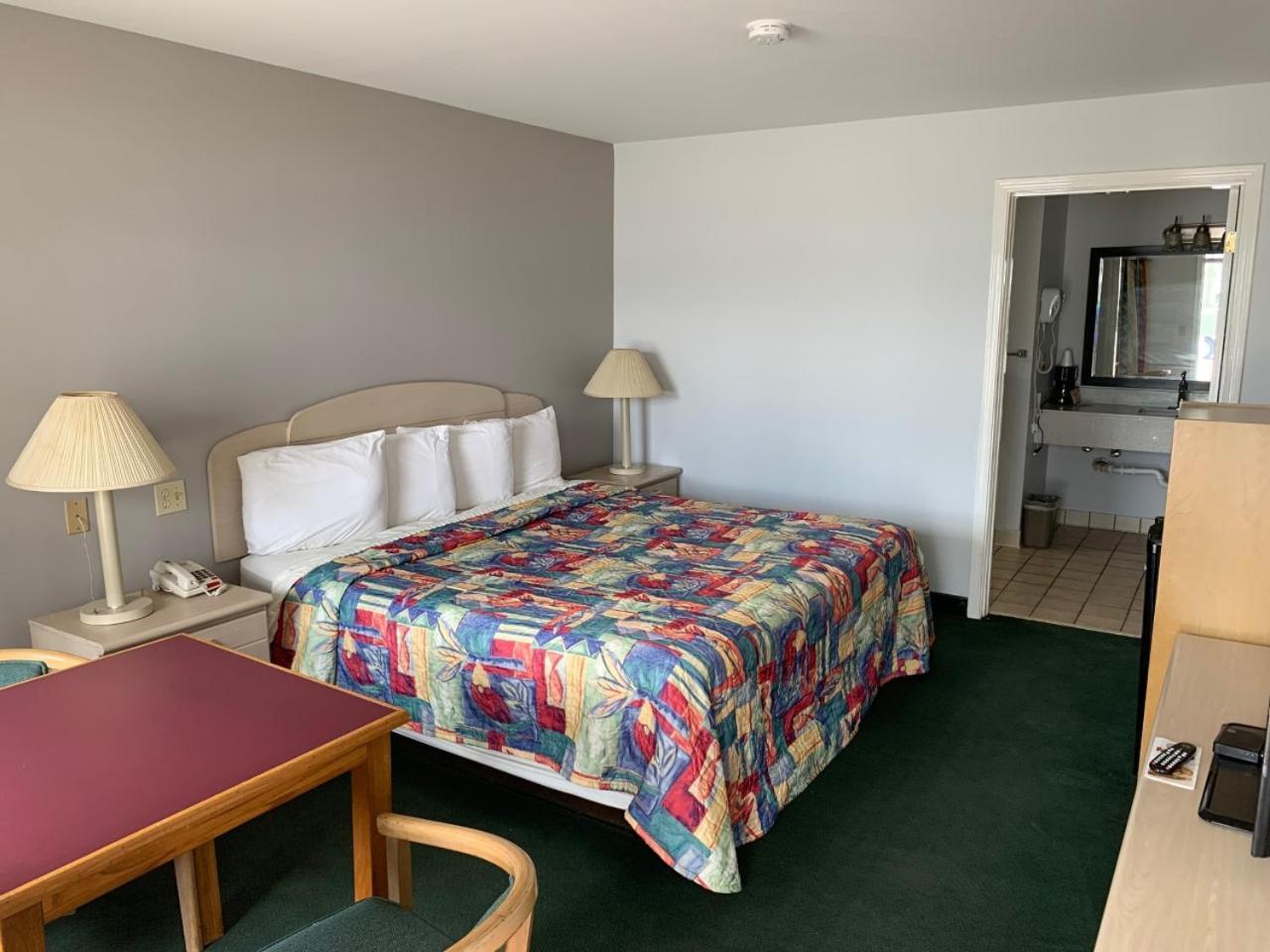 Key West Inn - Childersburg photo 13