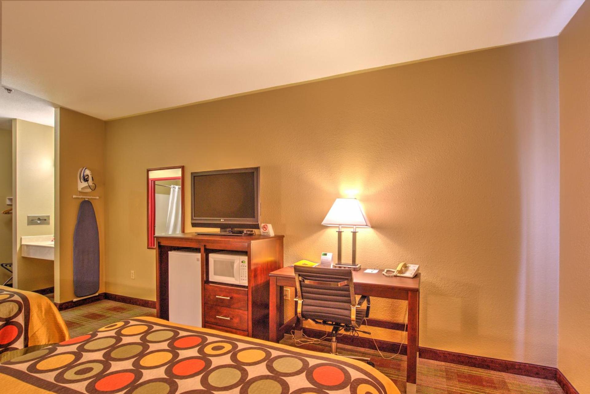 Super 8 by Wyndham Waterloo photo 29