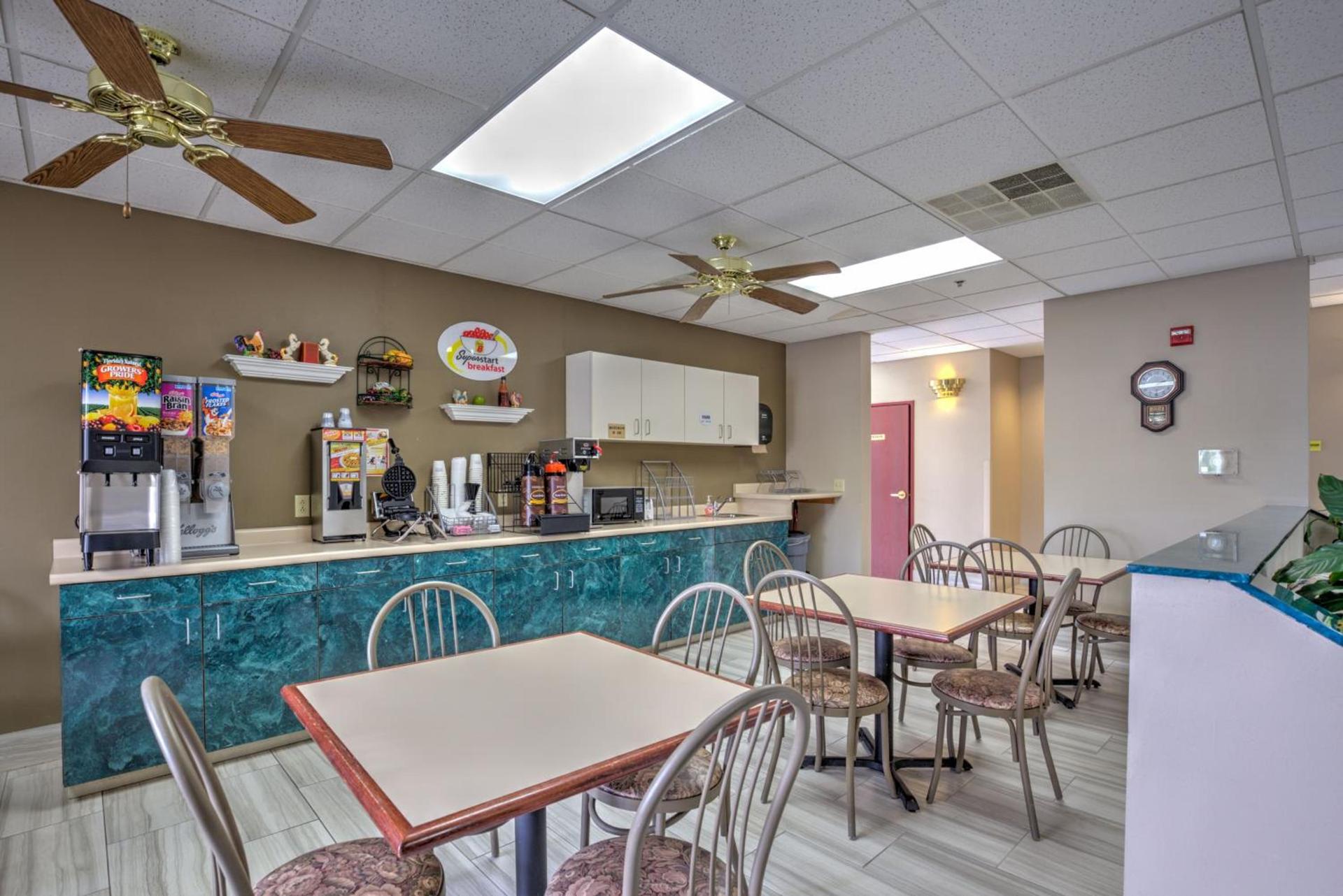 Super 8 by Wyndham Waterloo photo 27