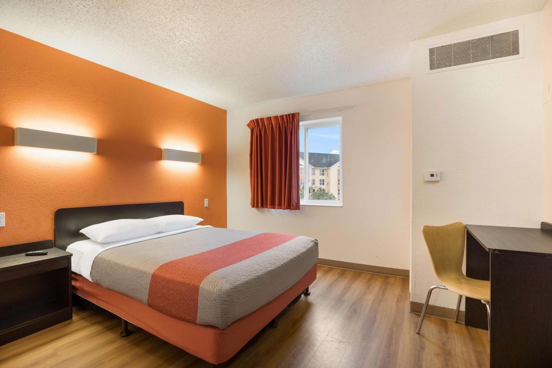 Motel 6-Orlando, FL - International Dr photo 12