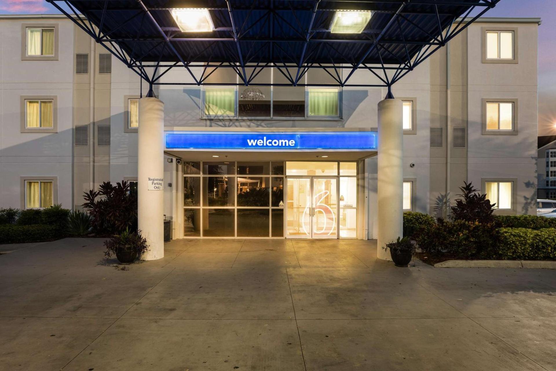 Motel 6-Orlando, FL - International Dr photo 3