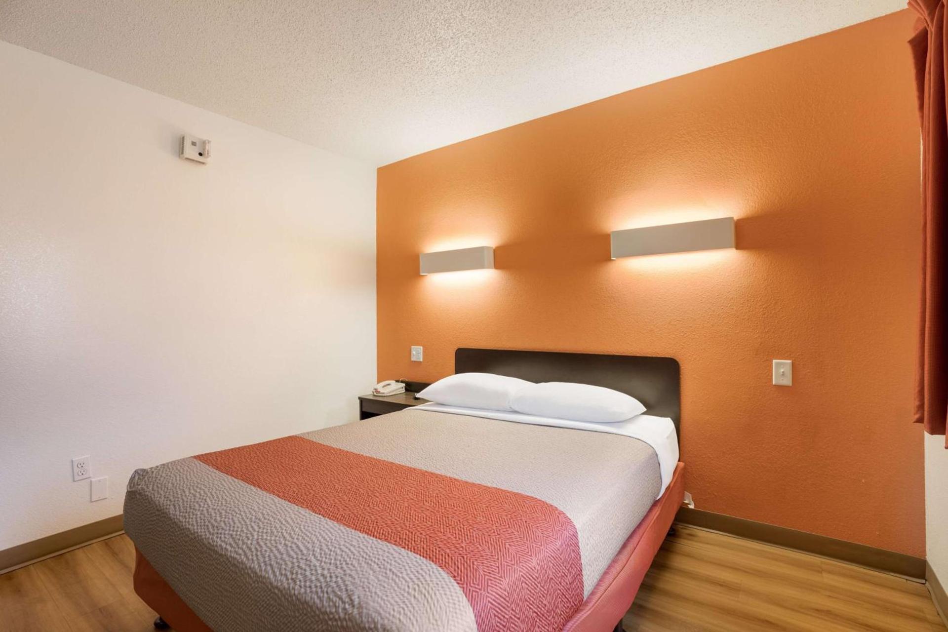 Motel 6-Orlando, FL - International Dr photo 11