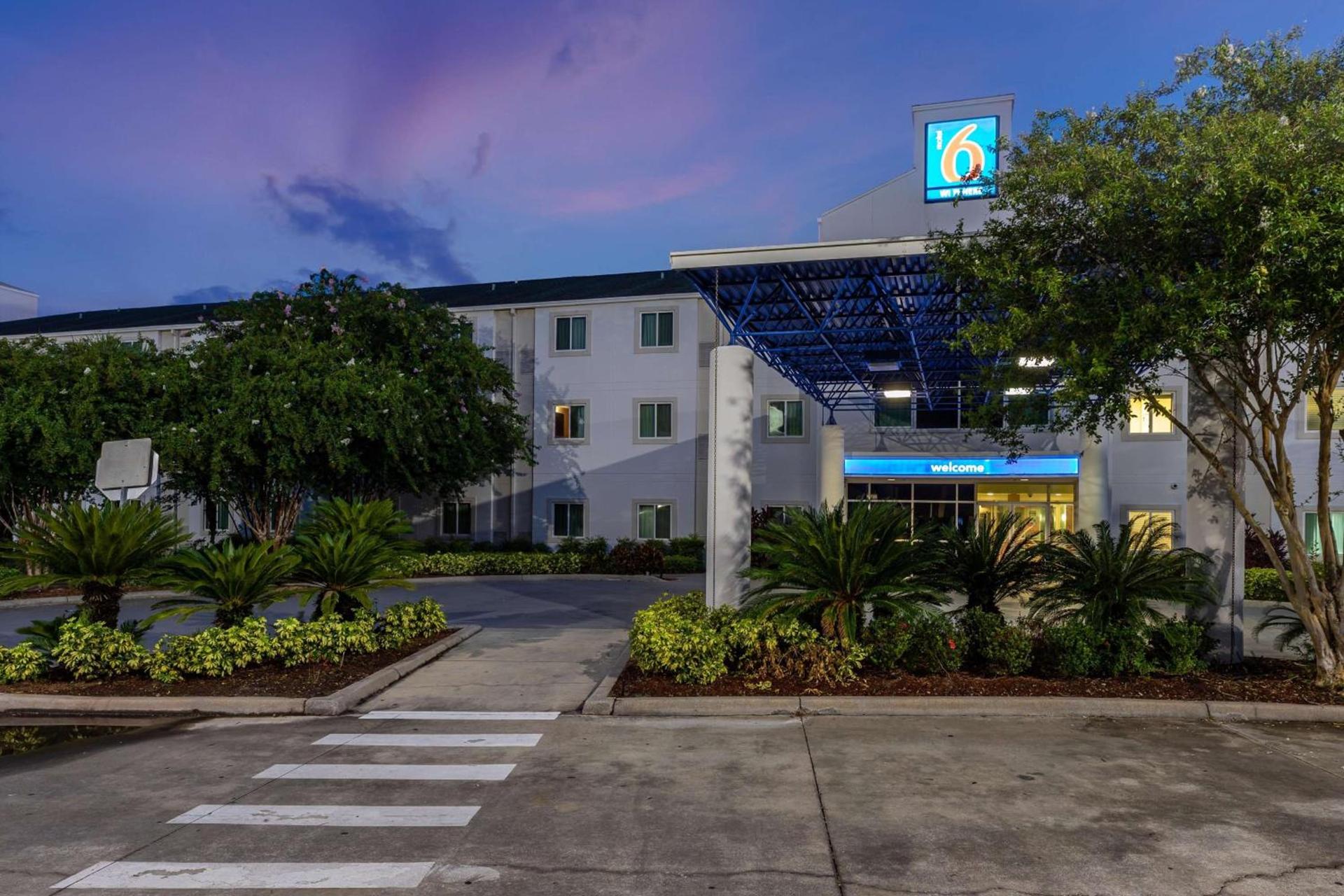 Motel 6-Orlando, FL - International Dr photo 2