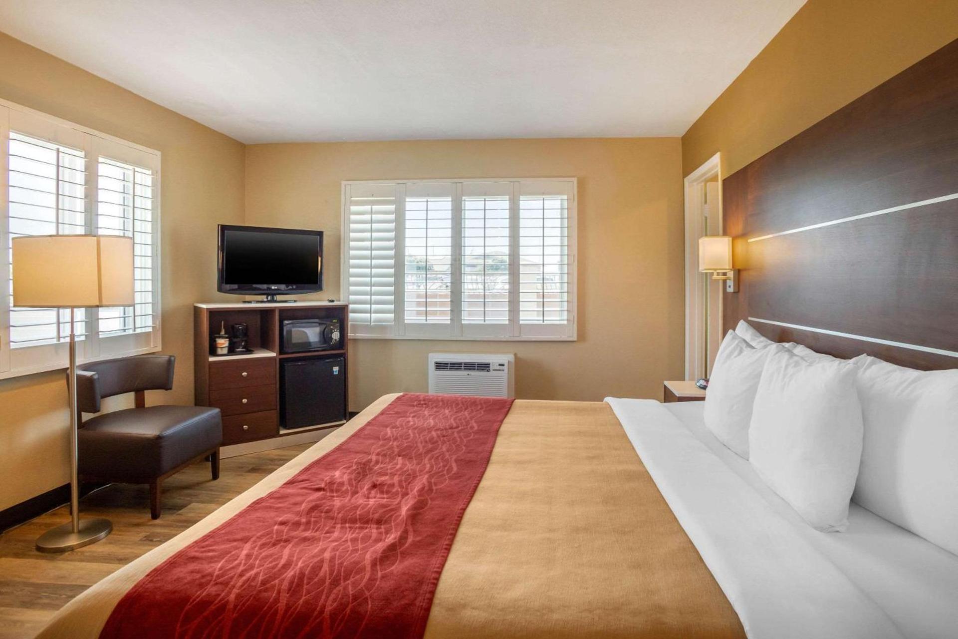 Comfort Inn San Diego Airport At The Harbor photo 57