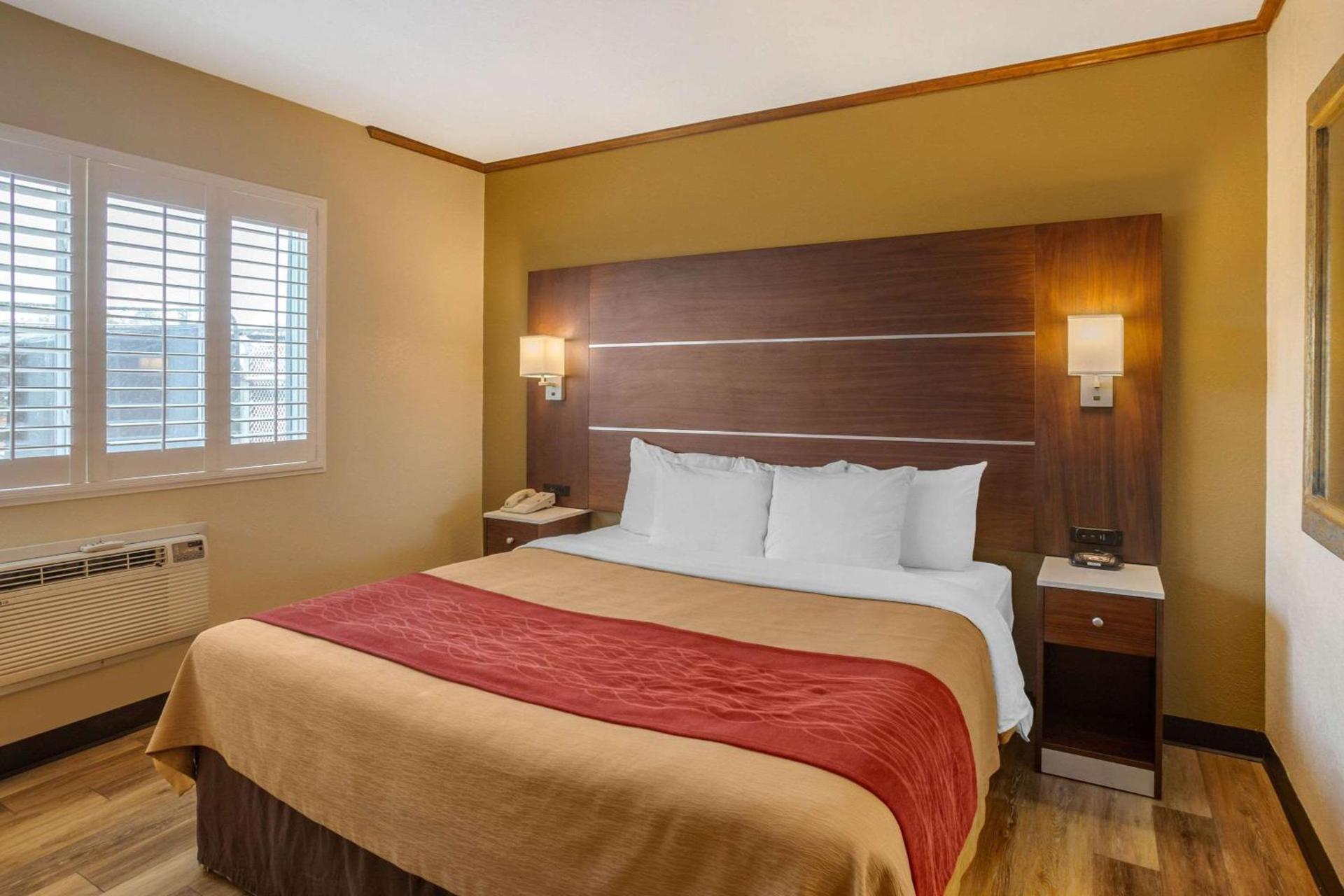 Comfort Inn San Diego Airport At The Harbor photo 55