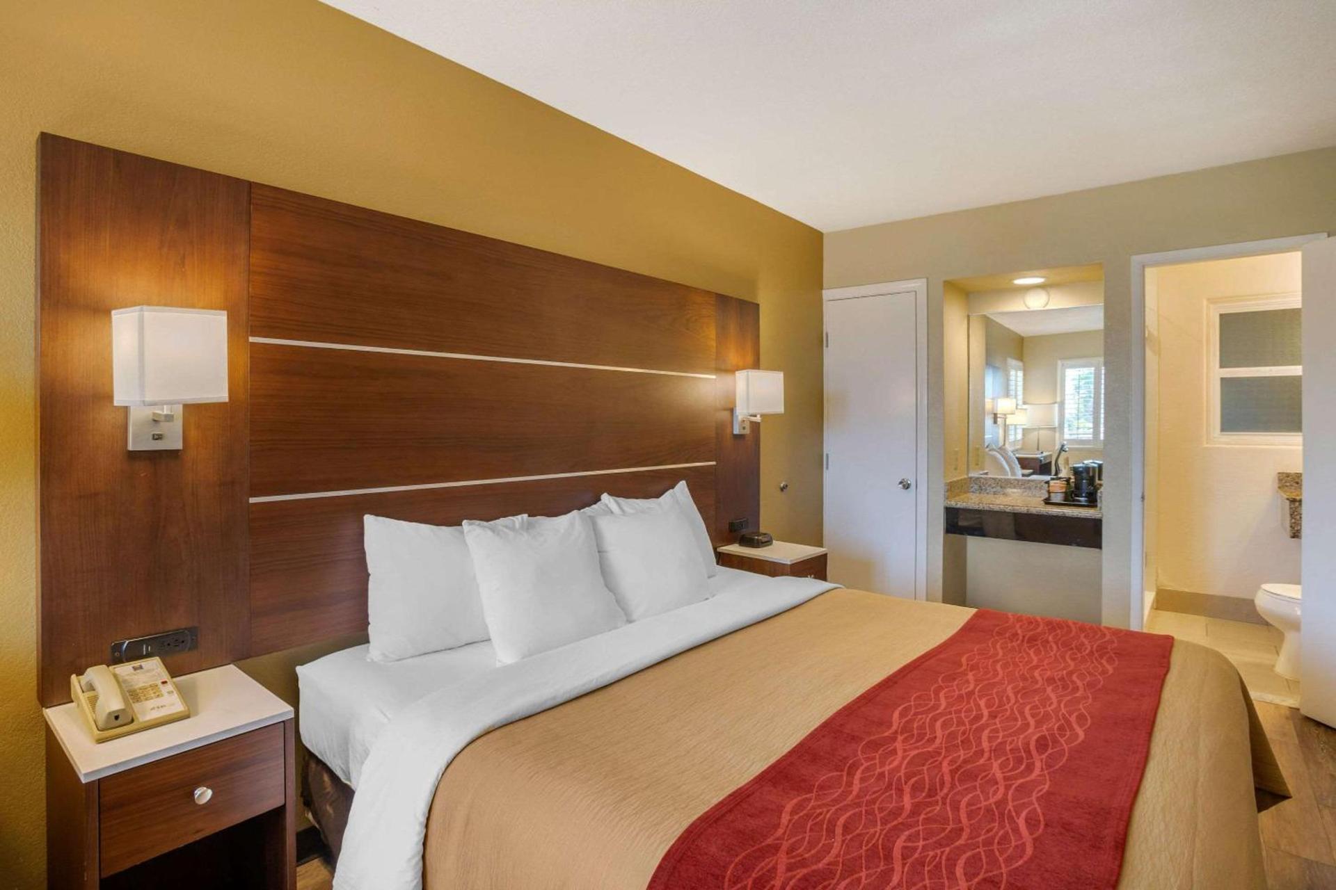 Comfort Inn San Diego Airport At The Harbor photo 53