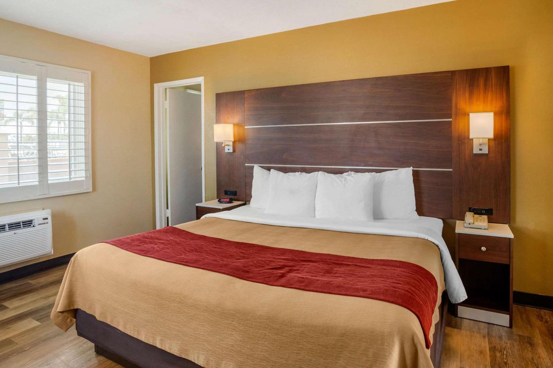 Comfort Inn San Diego Airport At The Harbor photo 50