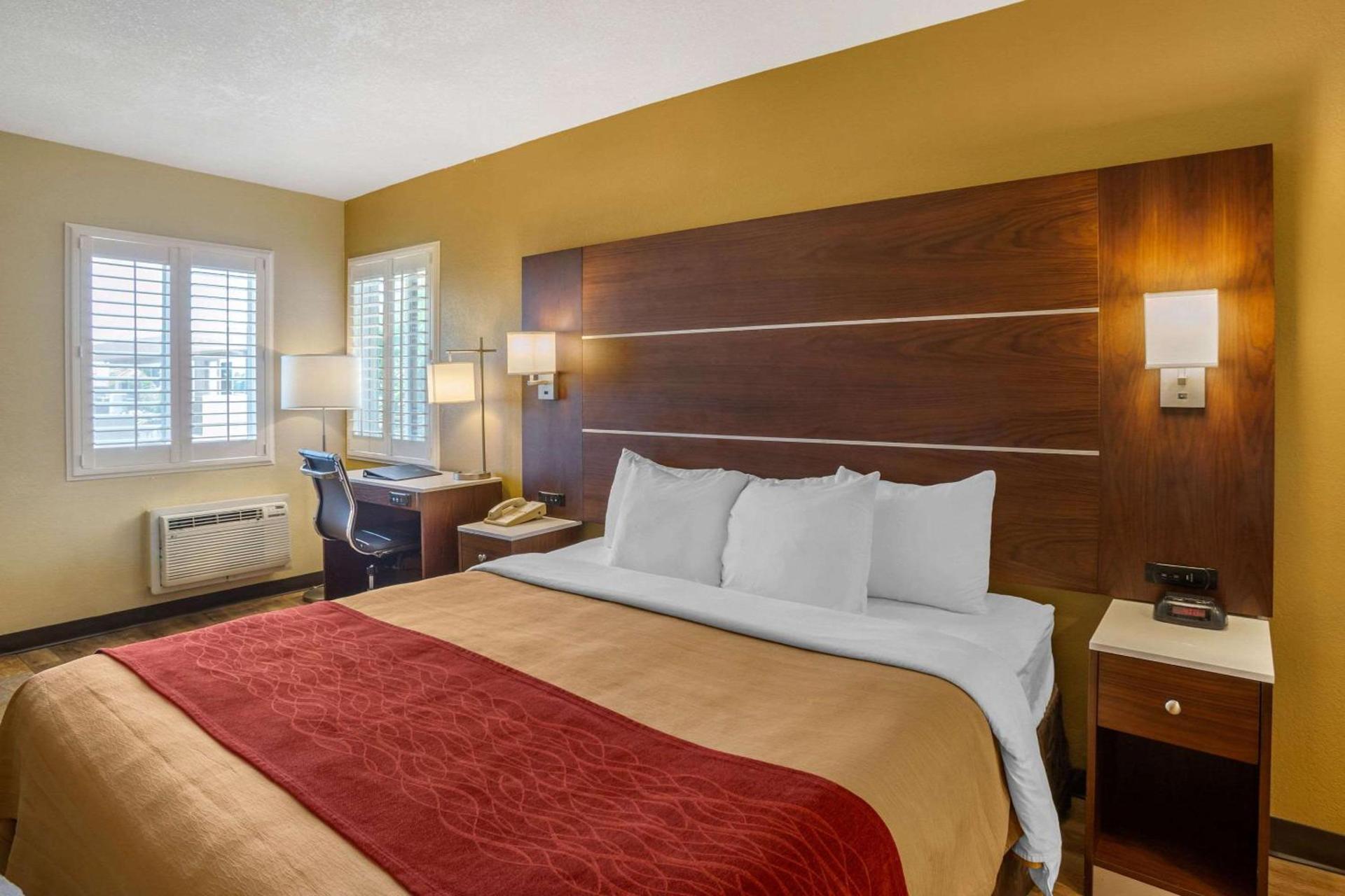 Comfort Inn San Diego Airport At The Harbor photo 45