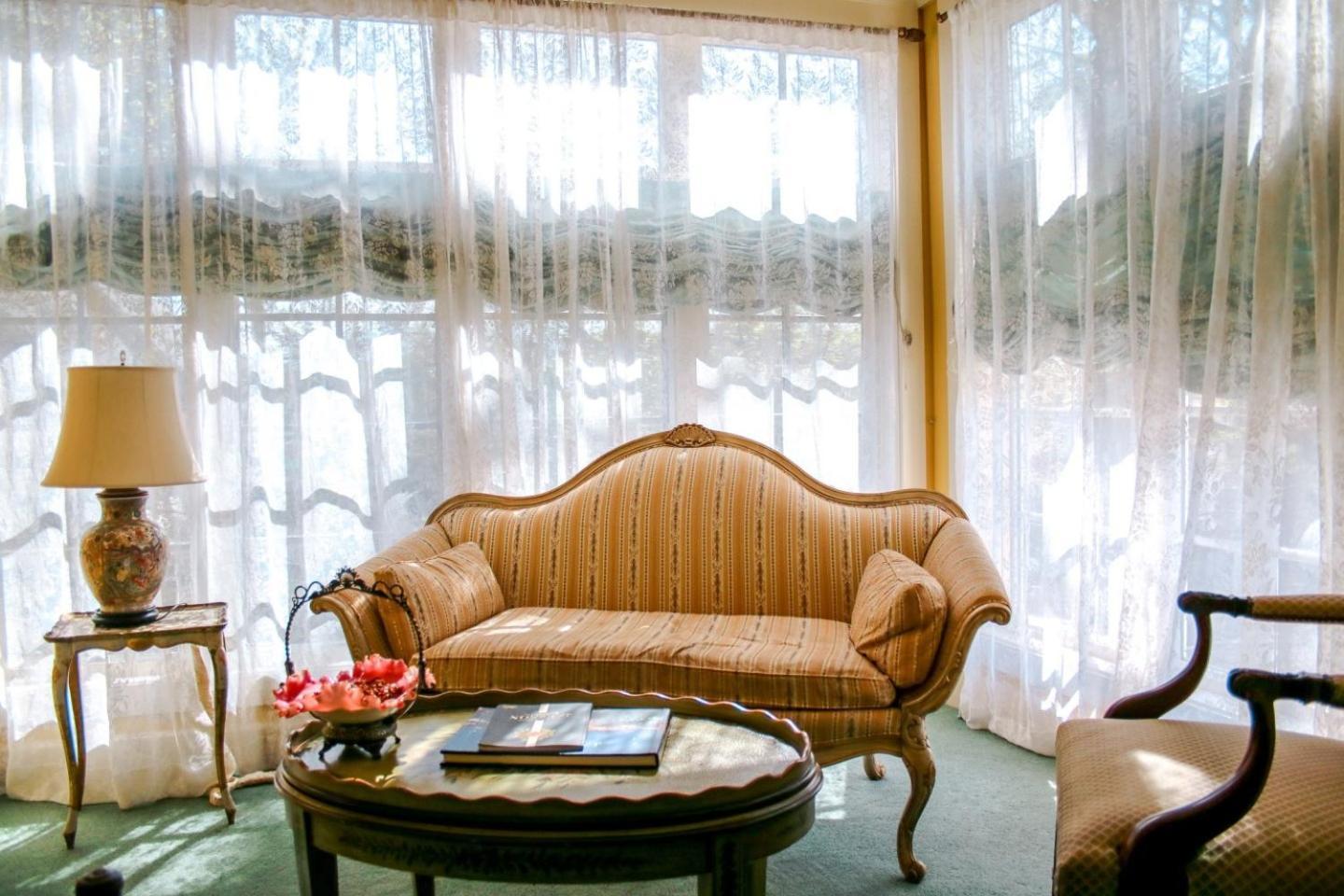 Fairview Inn photo 35