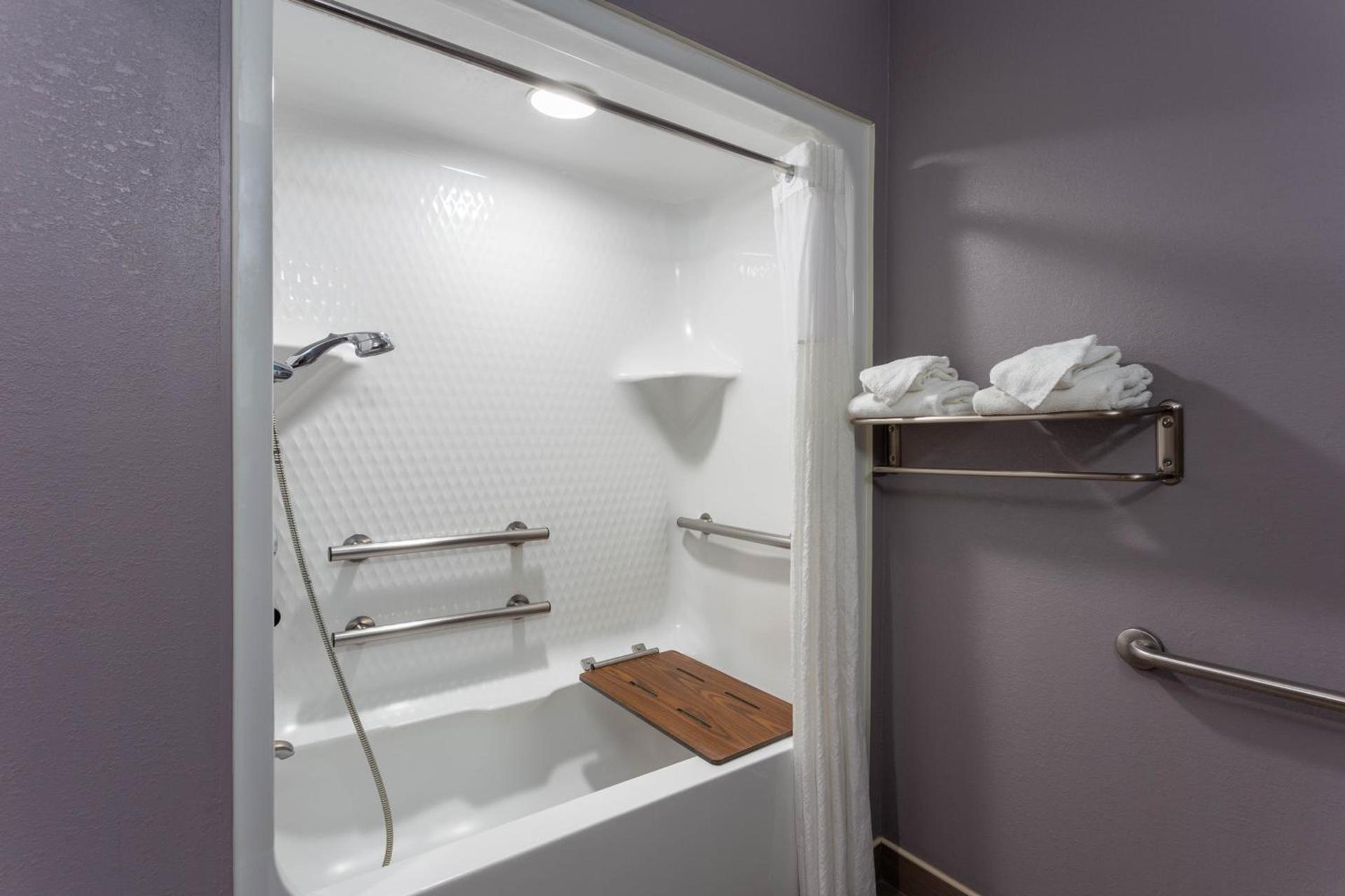 Microtel Inn & Suites by Wyndham Bethel/Danbury photo 27