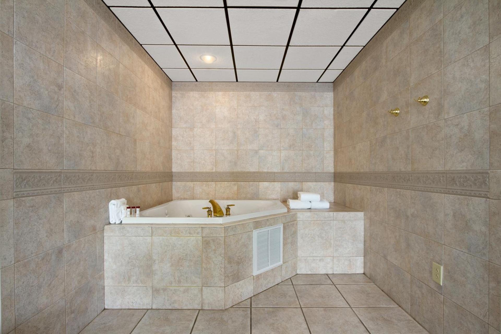 Baymont by Wyndham Johnson City photo 49