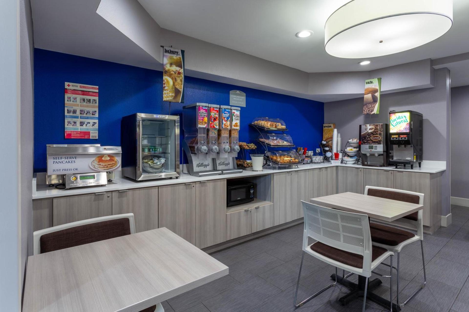 Microtel Inn & Suites by Wyndham Bethel/Danbury photo 24