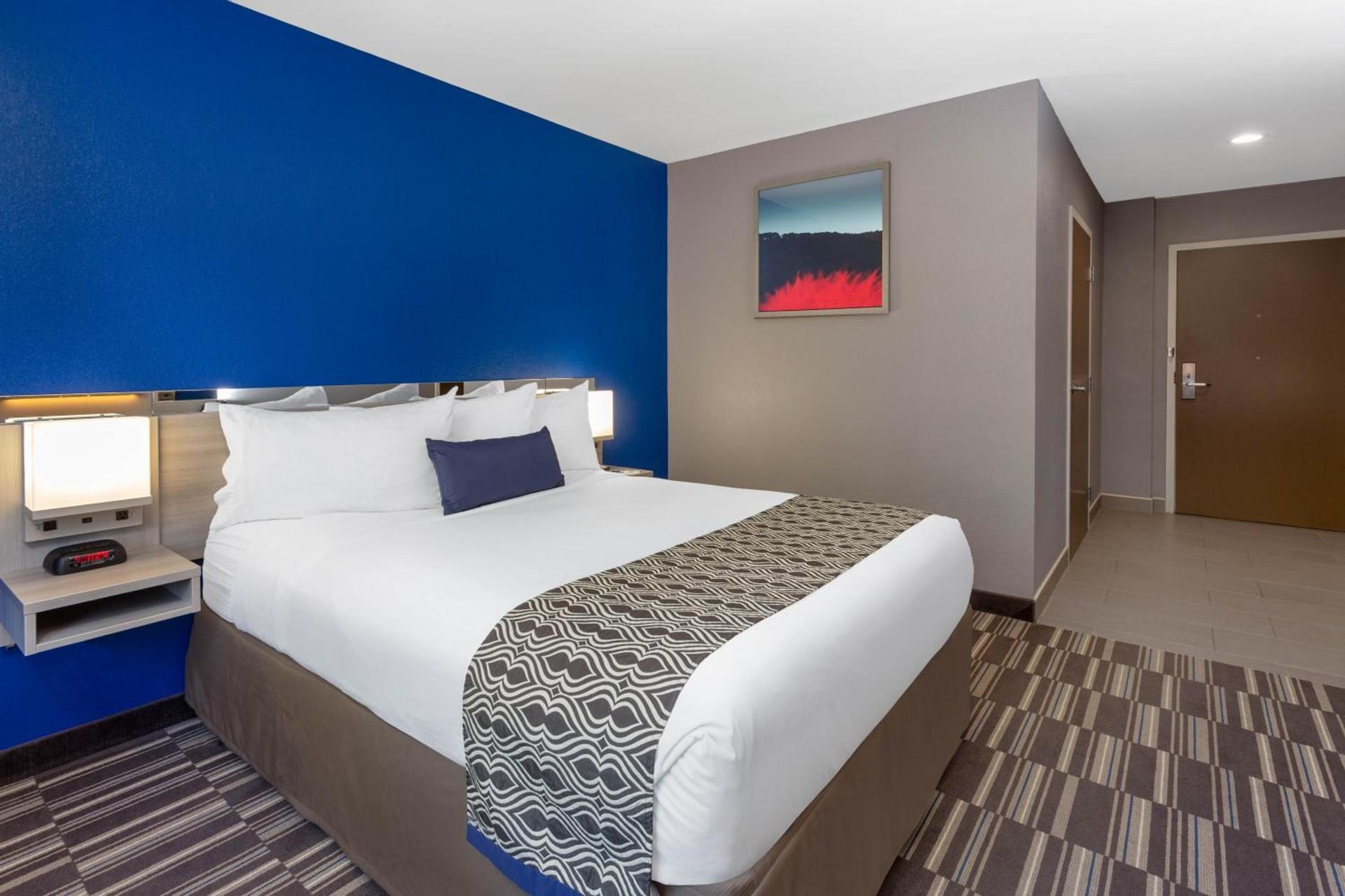 Microtel Inn & Suites by Wyndham Bethel/Danbury photo 23