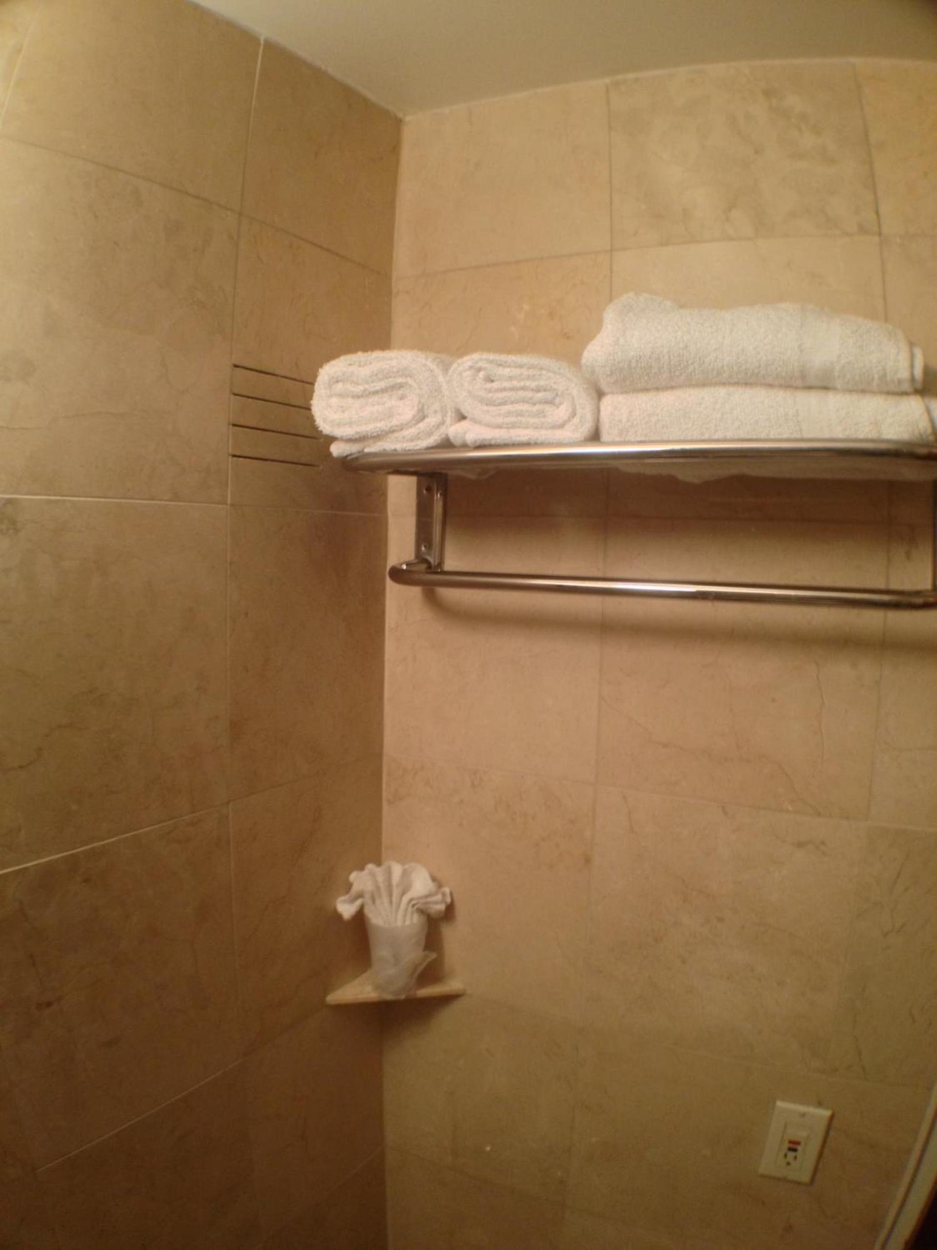 Parisian Hotel photo 3