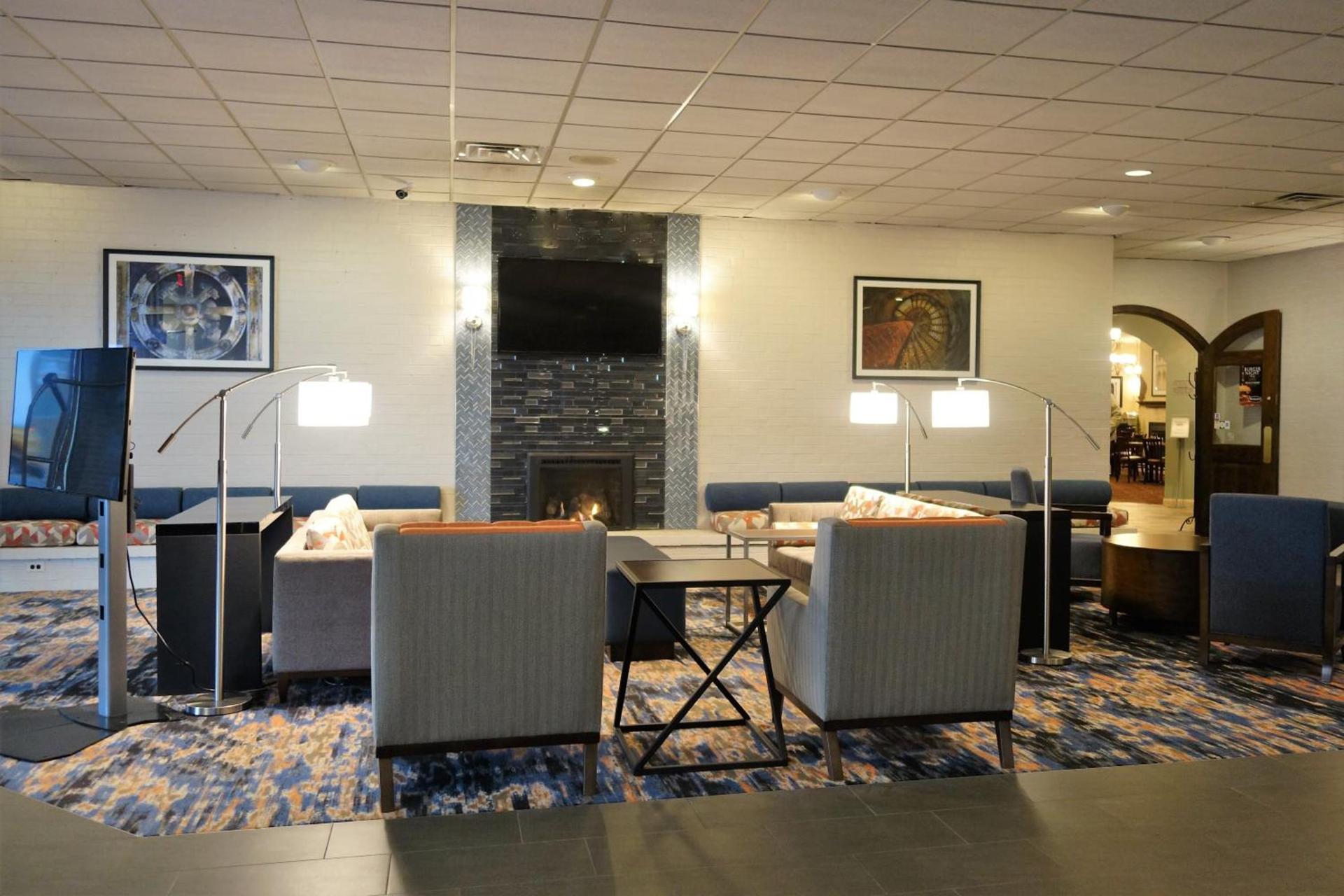 Radisson Hotel and Conference Center Fond du Lac photo 56