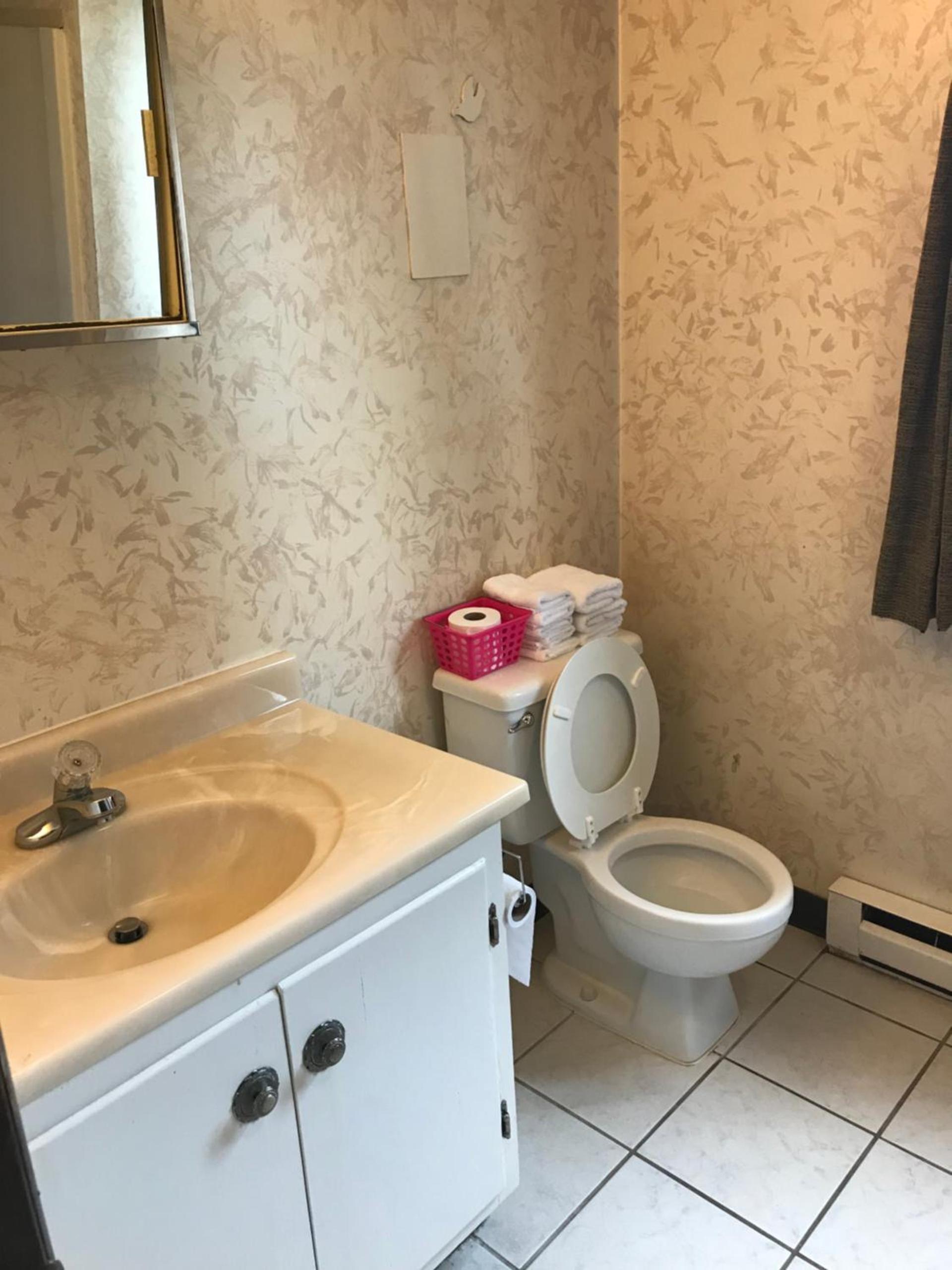 Simmons Motel and Suites photo 32