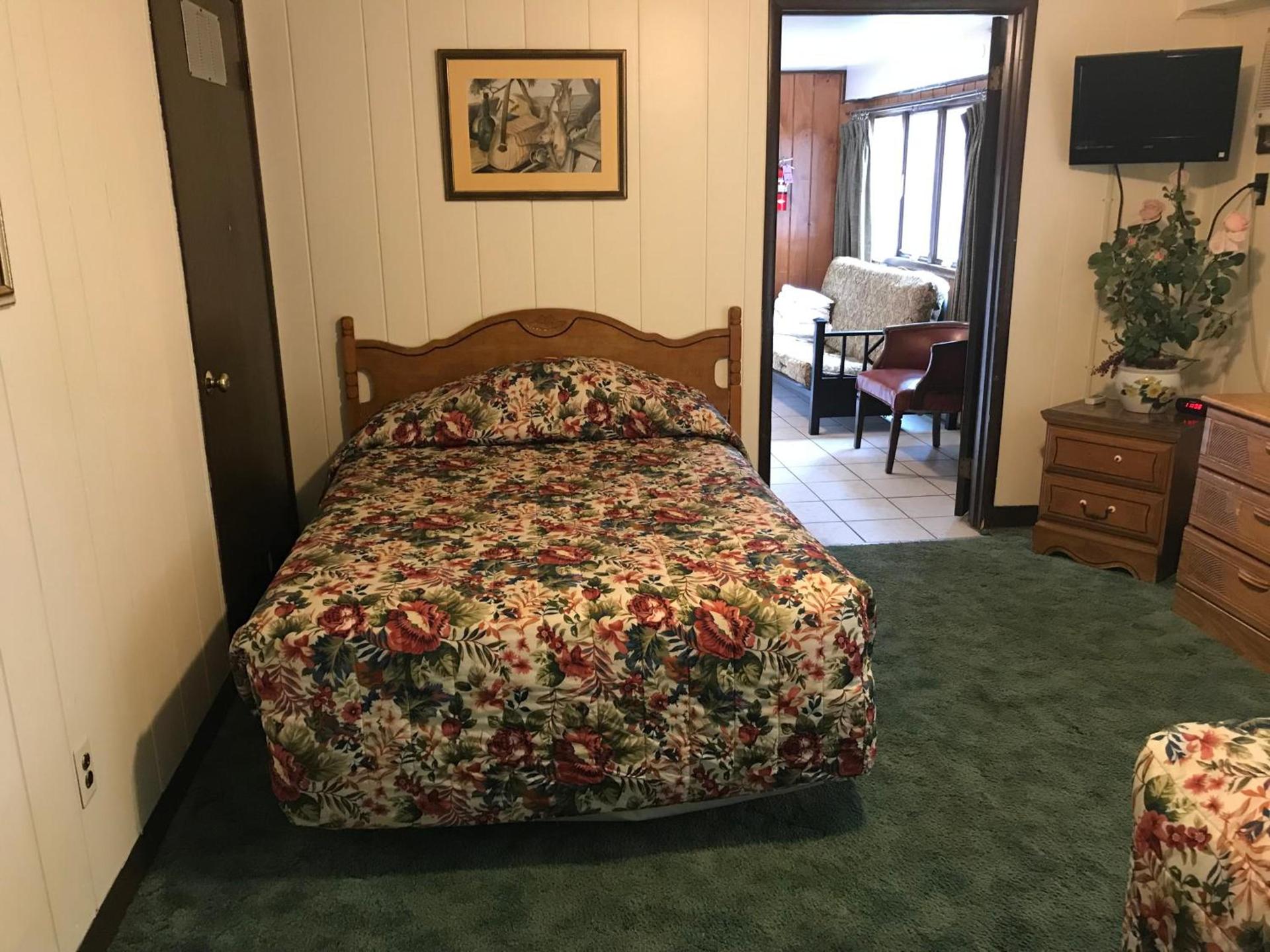Simmons Motel and Suites photo 35